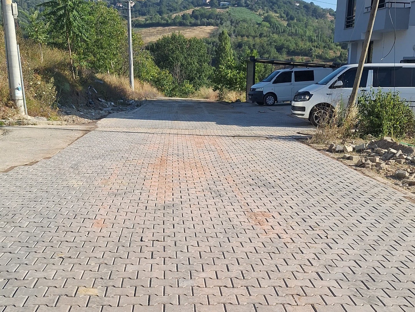 İzmit Belediyesi, 5 ayrı mahallede parke ve kaldırımları yeniledi (6)