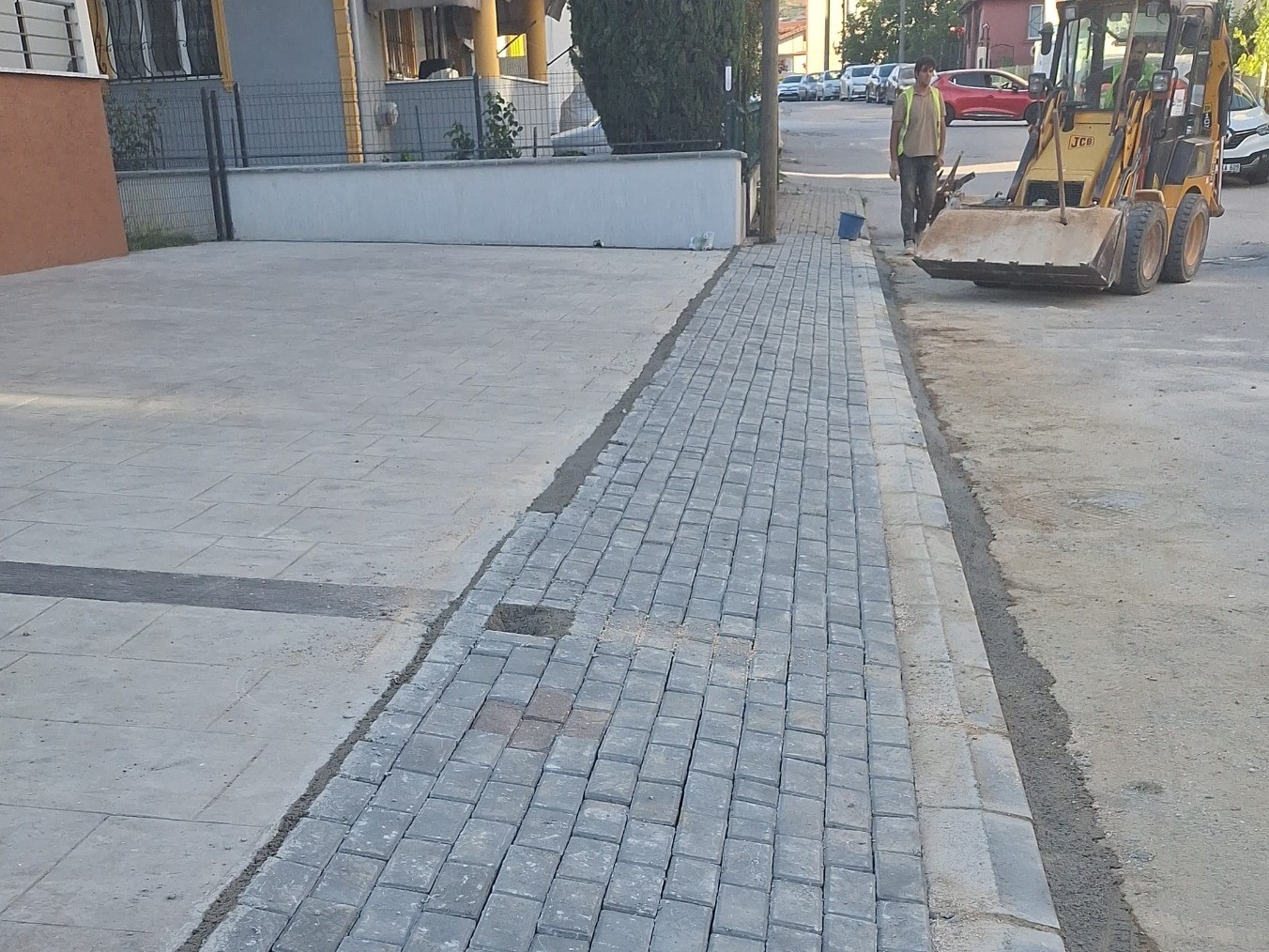 İzmit Belediyesi, 5 ayrı mahallede parke ve kaldırımları yeniledi (9)