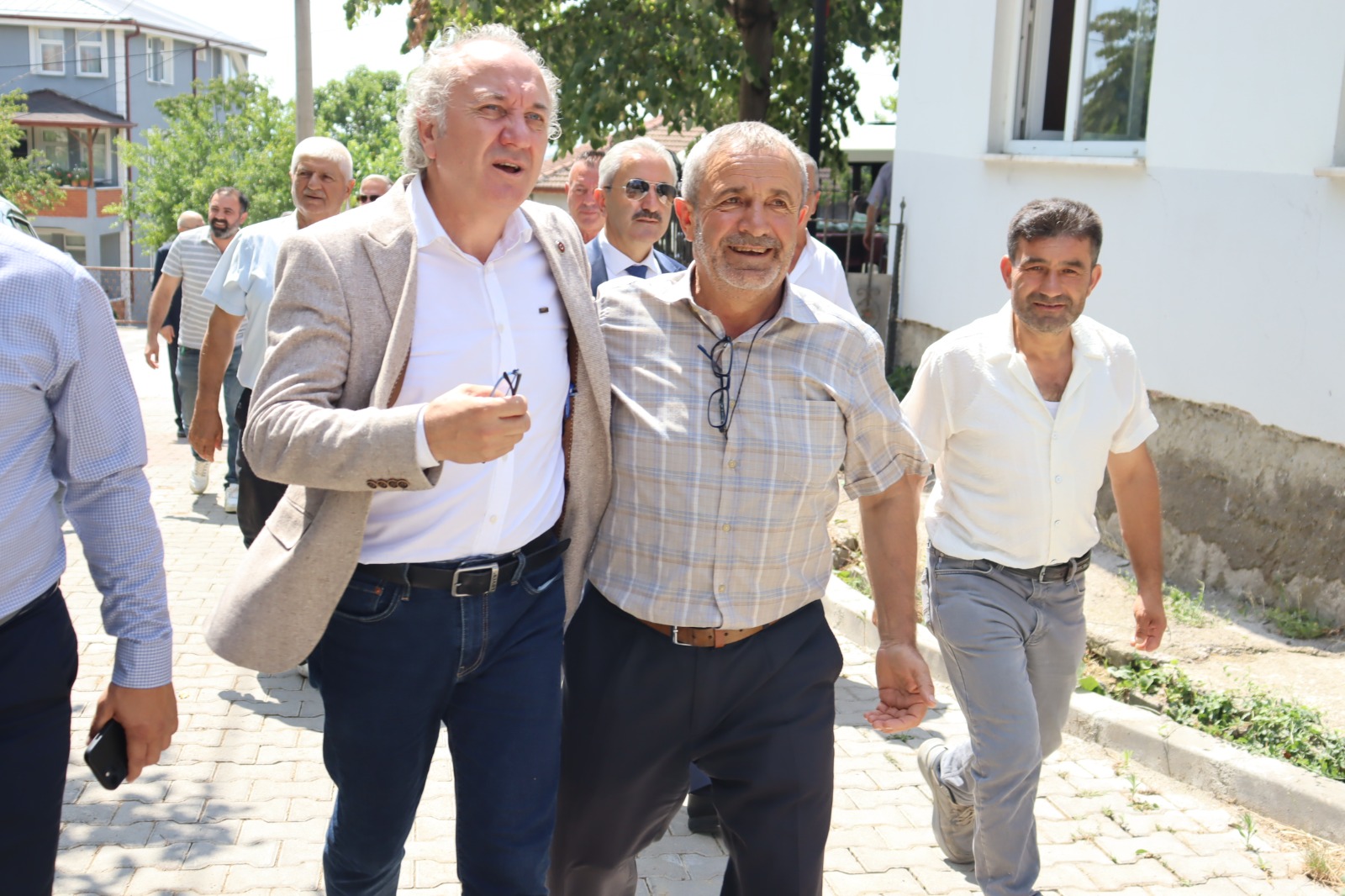 İzmit Belediyesi, Çavuşoğlu Mahallesinde talepleri yerinde dinledi (3)