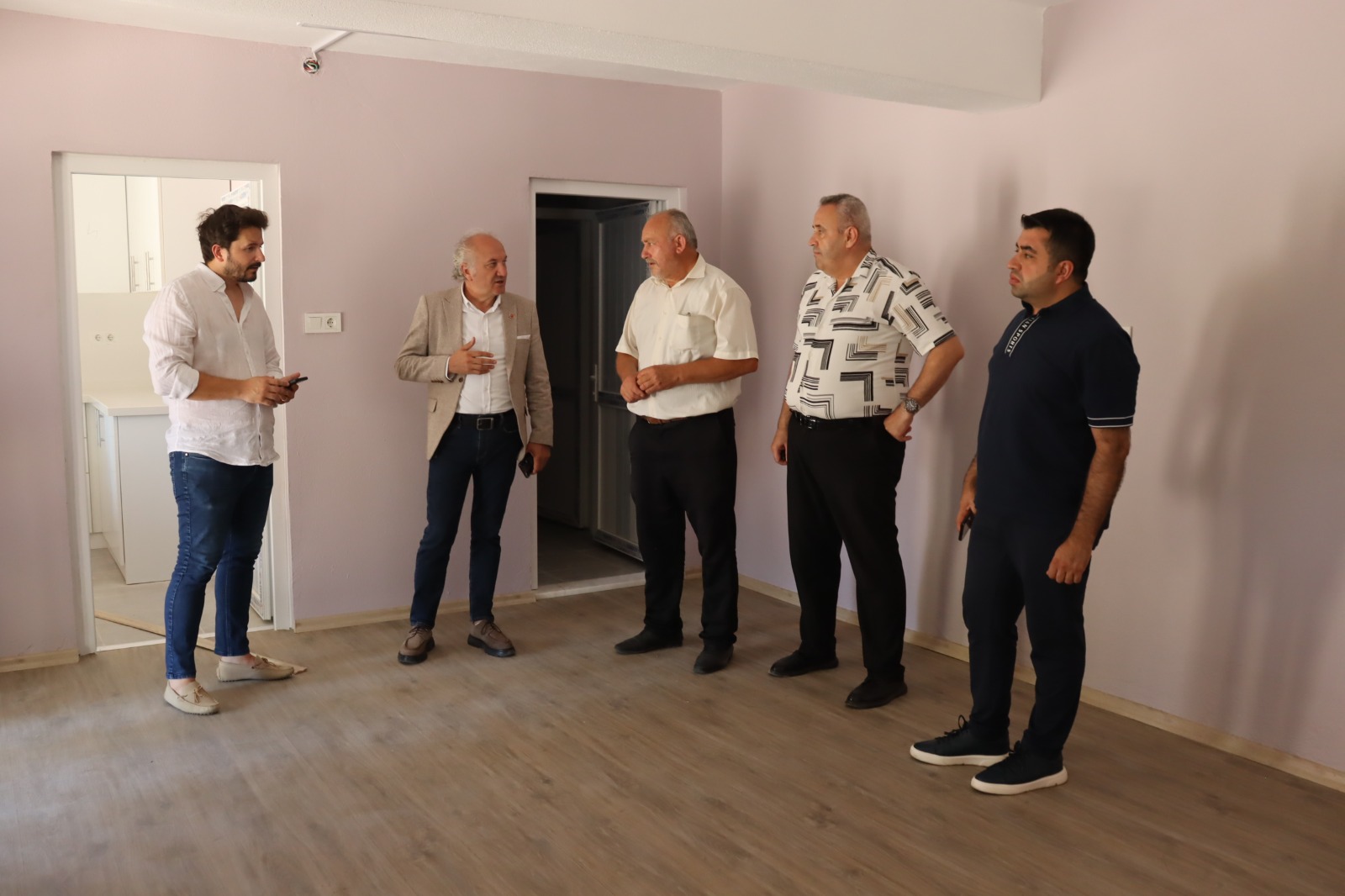 Izmit Belediyesi muhtarlarla bire bir temasa devam ediyor (2)