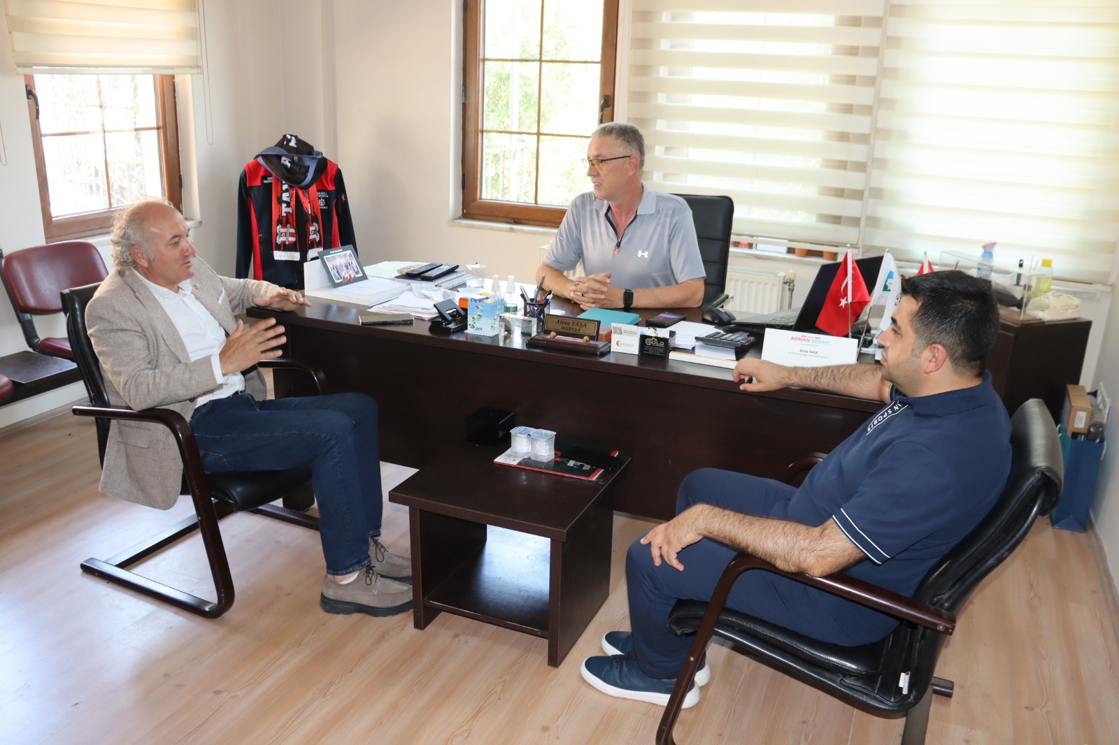 Izmit Belediyesi muhtarlarla bire bir temasa devam ediyor (4)
