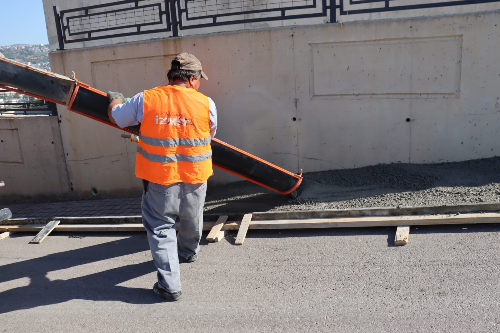 Izmit Belediyesinden Karadenizliler Mahallesine yeni kaldirim (2)