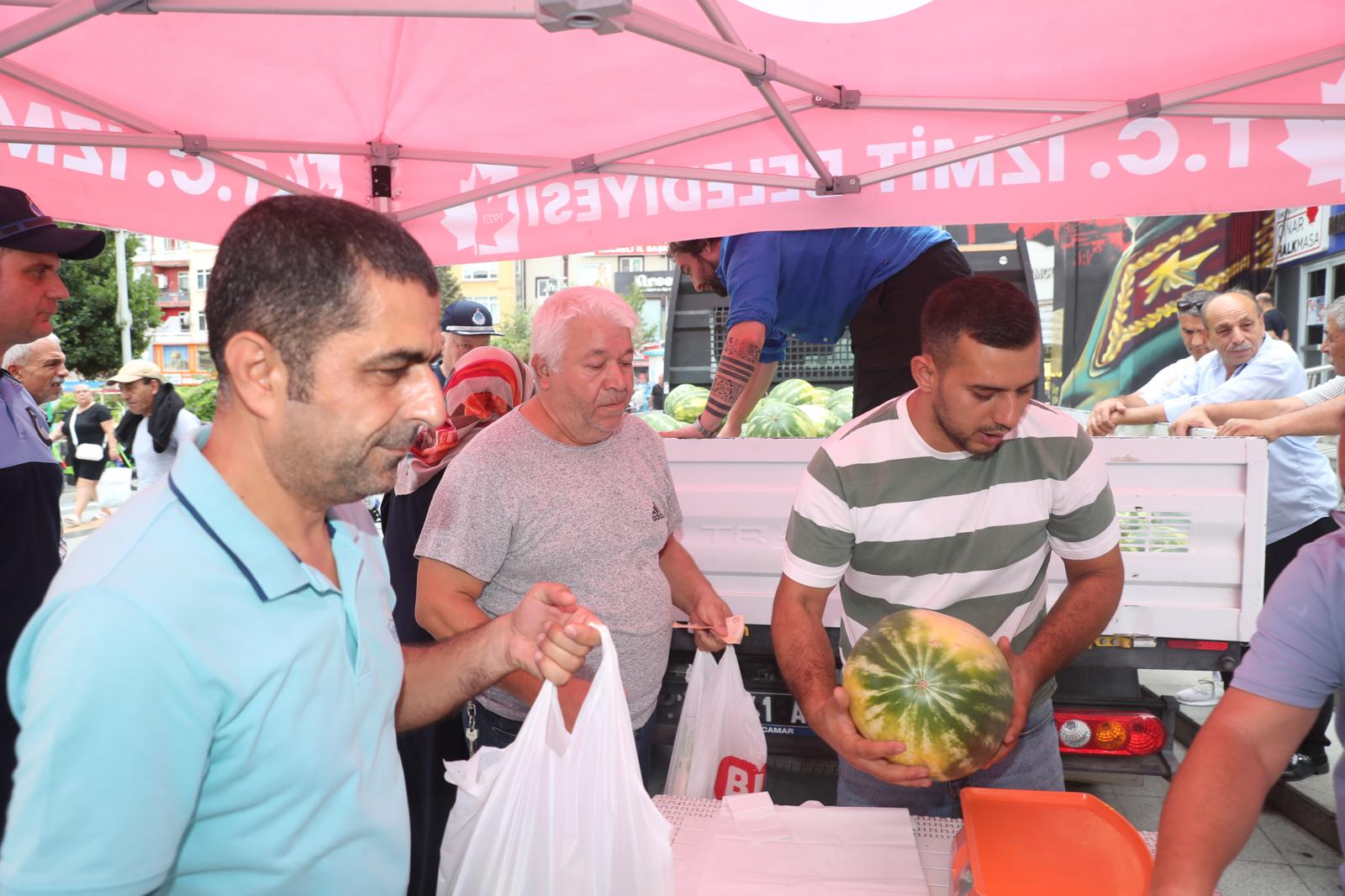 Izmit Belediyesinden hem üreticiye hem vatandasa destek (1)