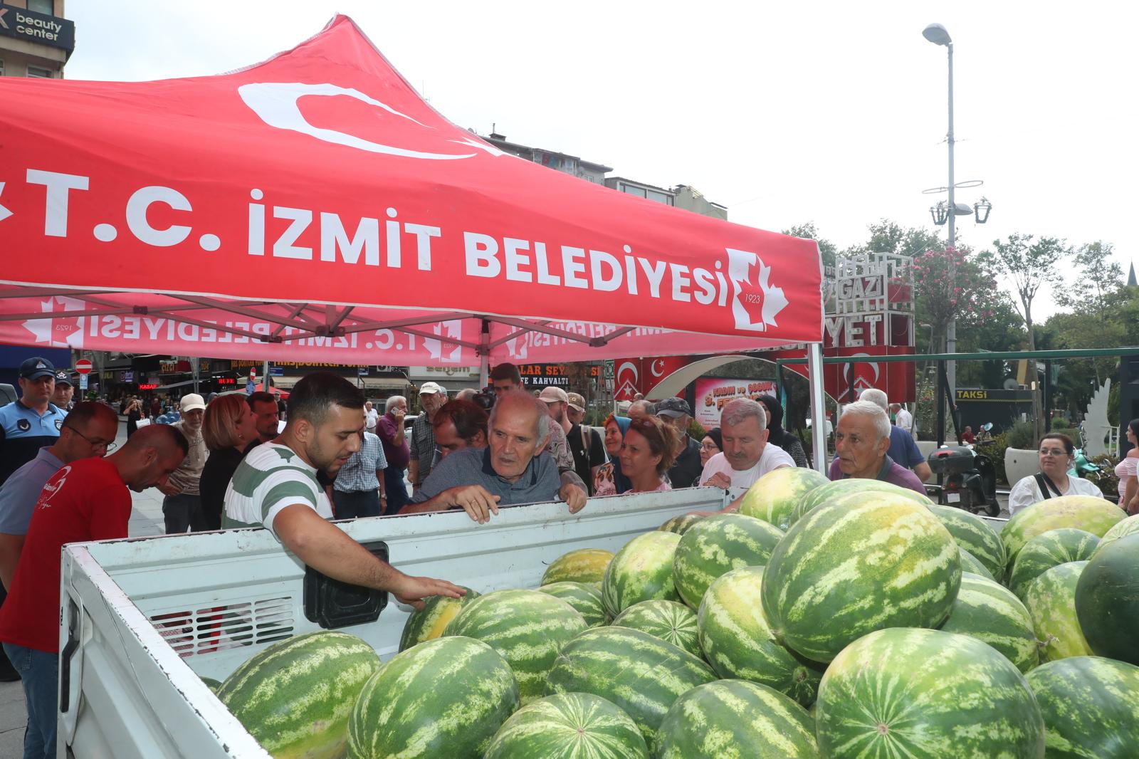 Izmit Belediyesinden hem üreticiye hem vatandasa destek (7)