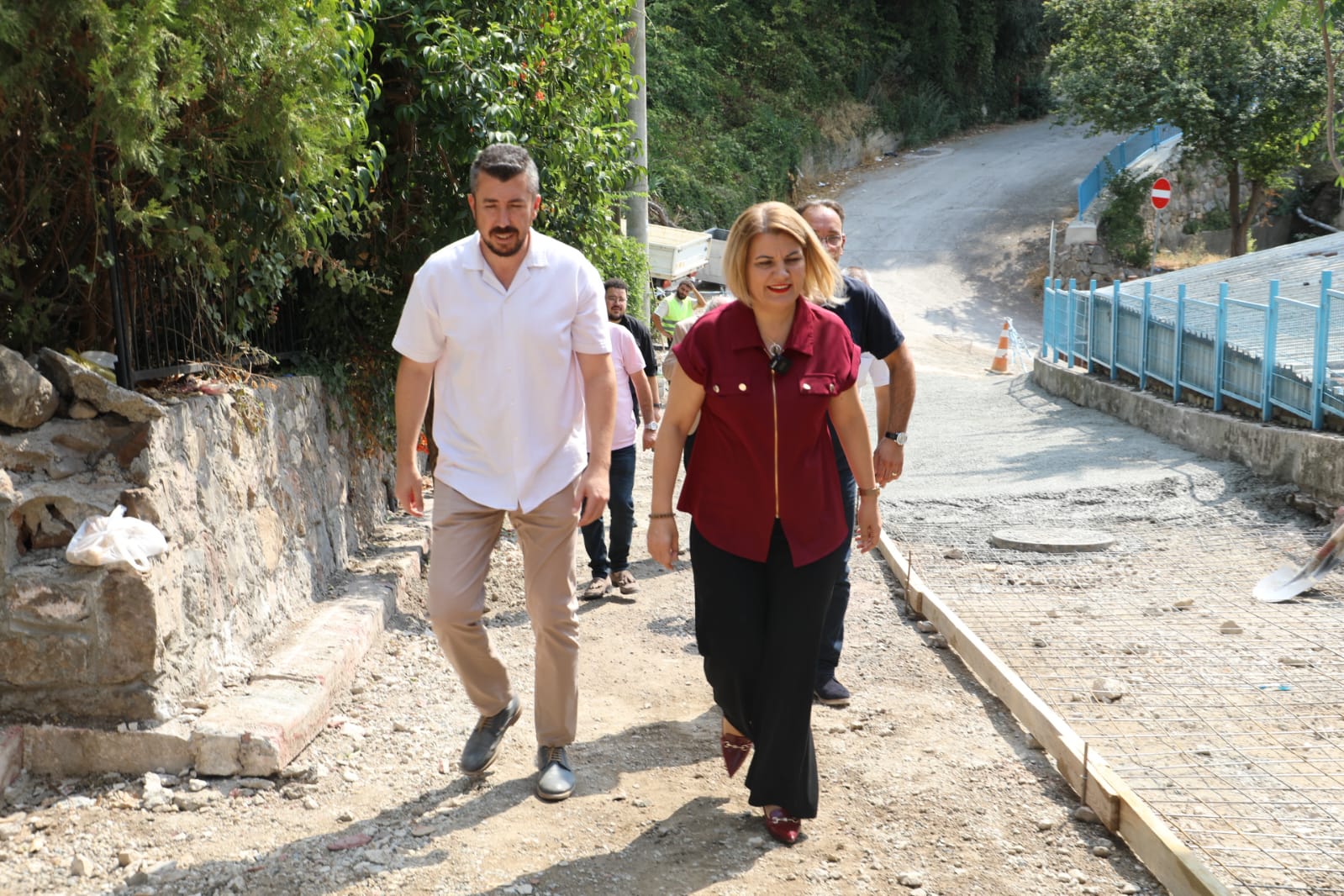 İzmit Belediyesinden üç mahalleyi birleştiren sokakta güvenli ulaşım adımı (6)