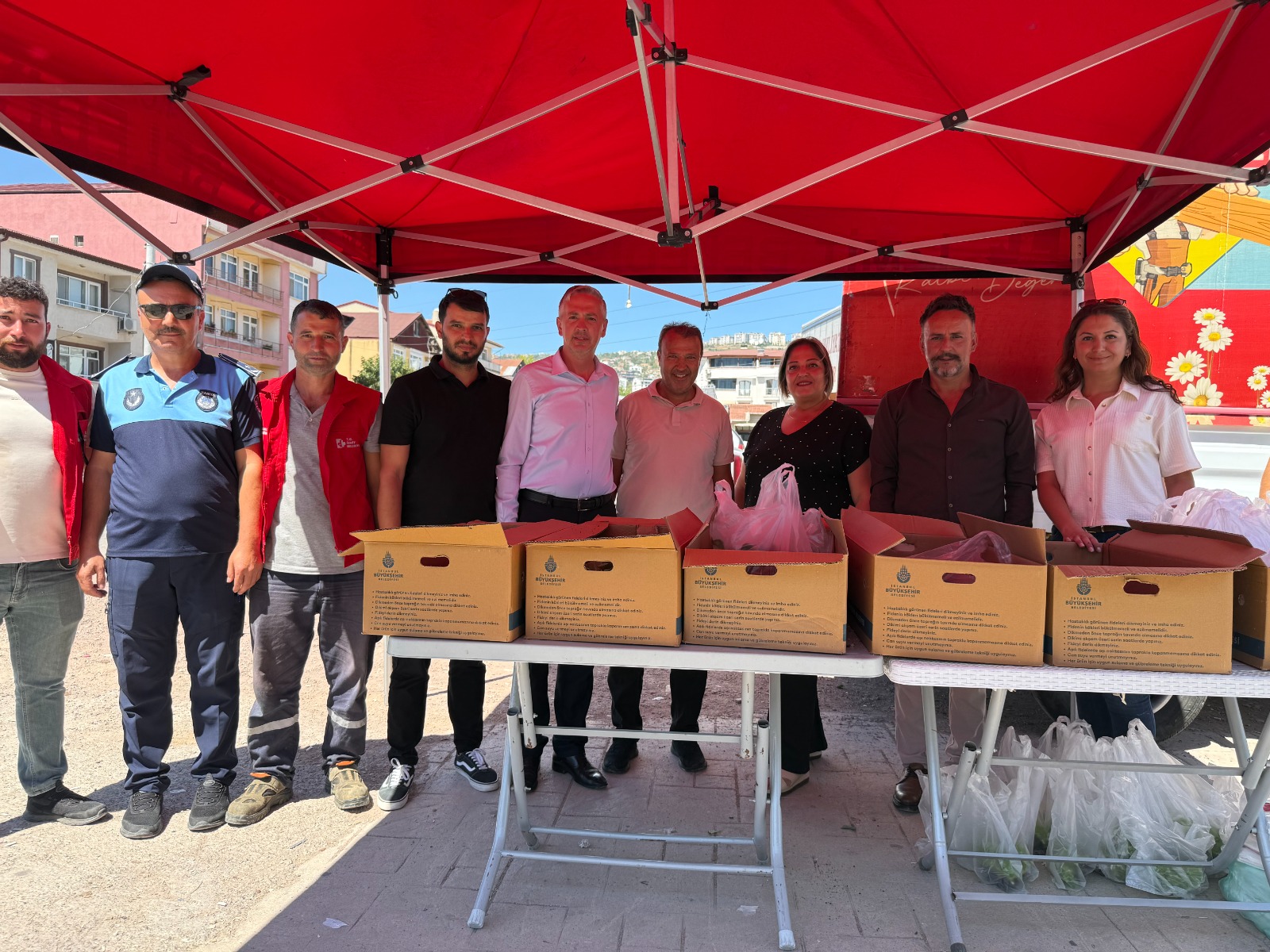 Izmit Belediyesinden vatandaslara fide hediyesi (6)