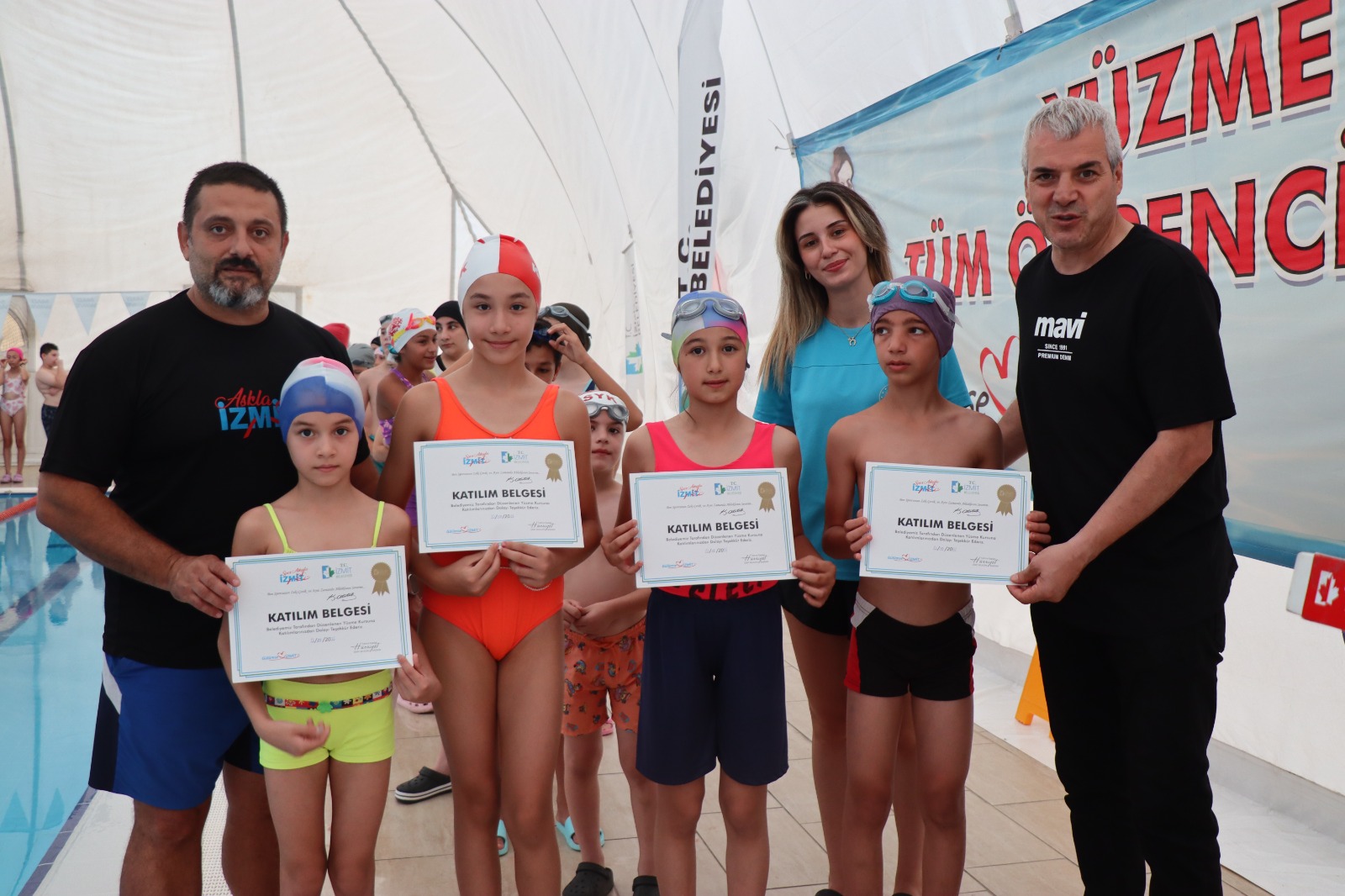 Izmit Yüzme Bilmeyen Kalmasin Projesinde sertifika heyecani (7)