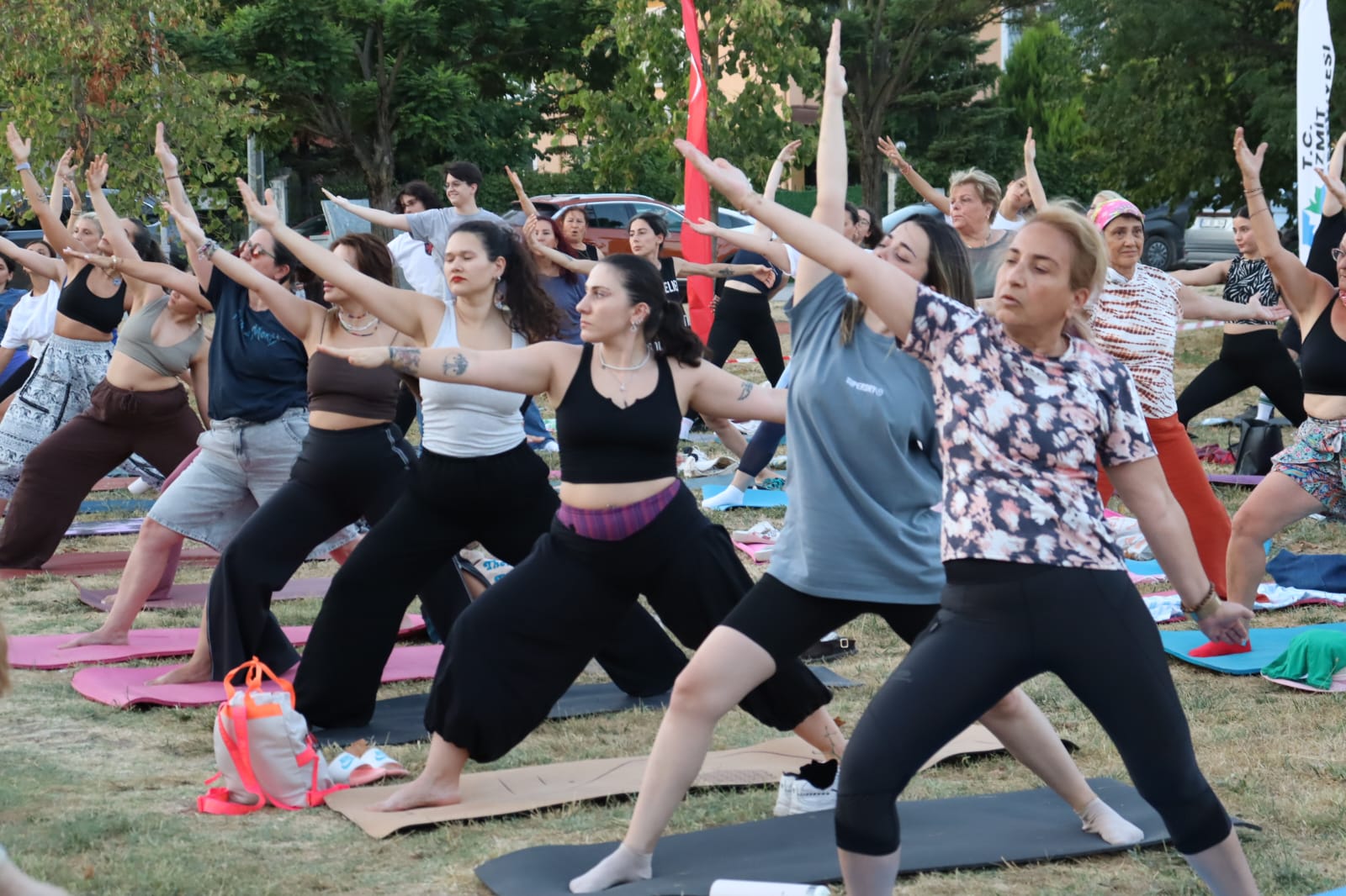 İzmitliler yoga etkinliğinde buluştu (1)