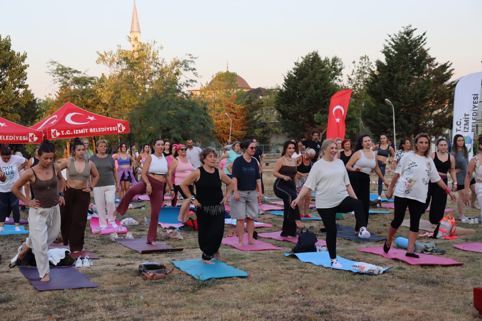 İzmitliler yoga etkinliğinde buluştu (5)