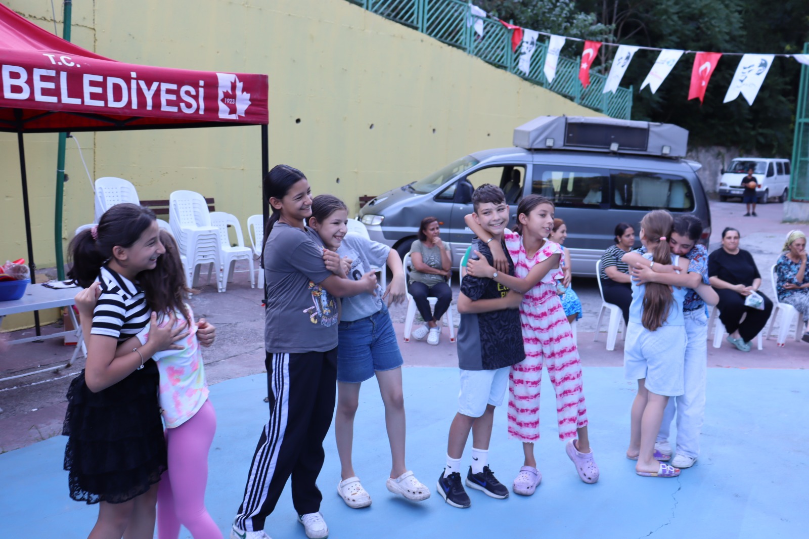 Mahallelerde geleneksel çocuk şenliği binlerce çocuğu buluşturdu (5)