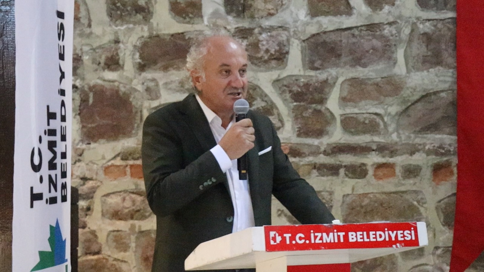 Sanatın kent dokusundaki yeri İzmit'te konuşuldu (10)