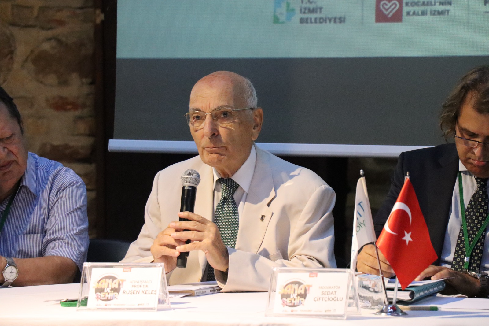 Sanatın kent dokusundaki yeri İzmit'te konuşuldu (12)