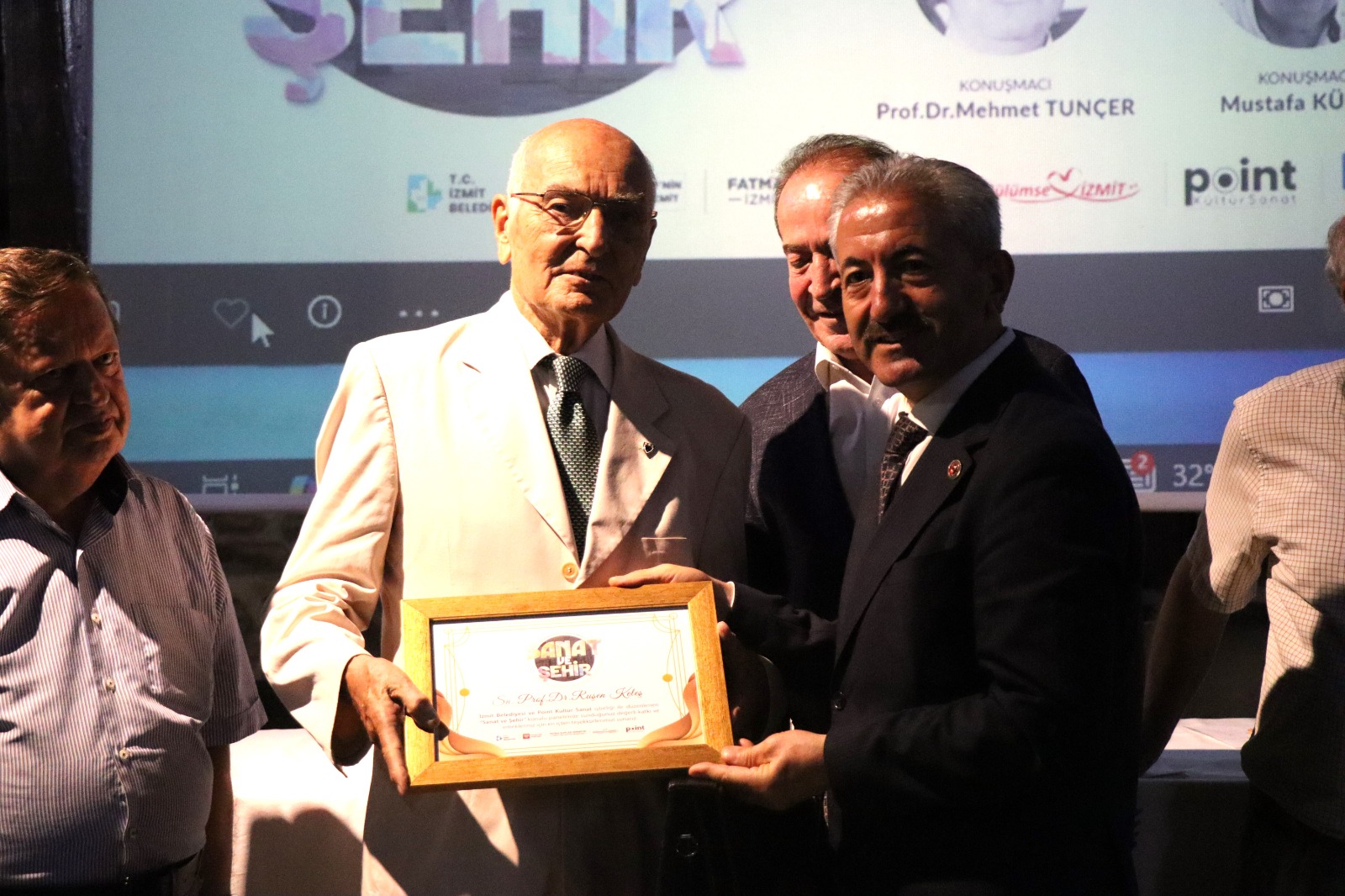 Sanatın kent dokusundaki yeri İzmit'te konuşuldu (3)