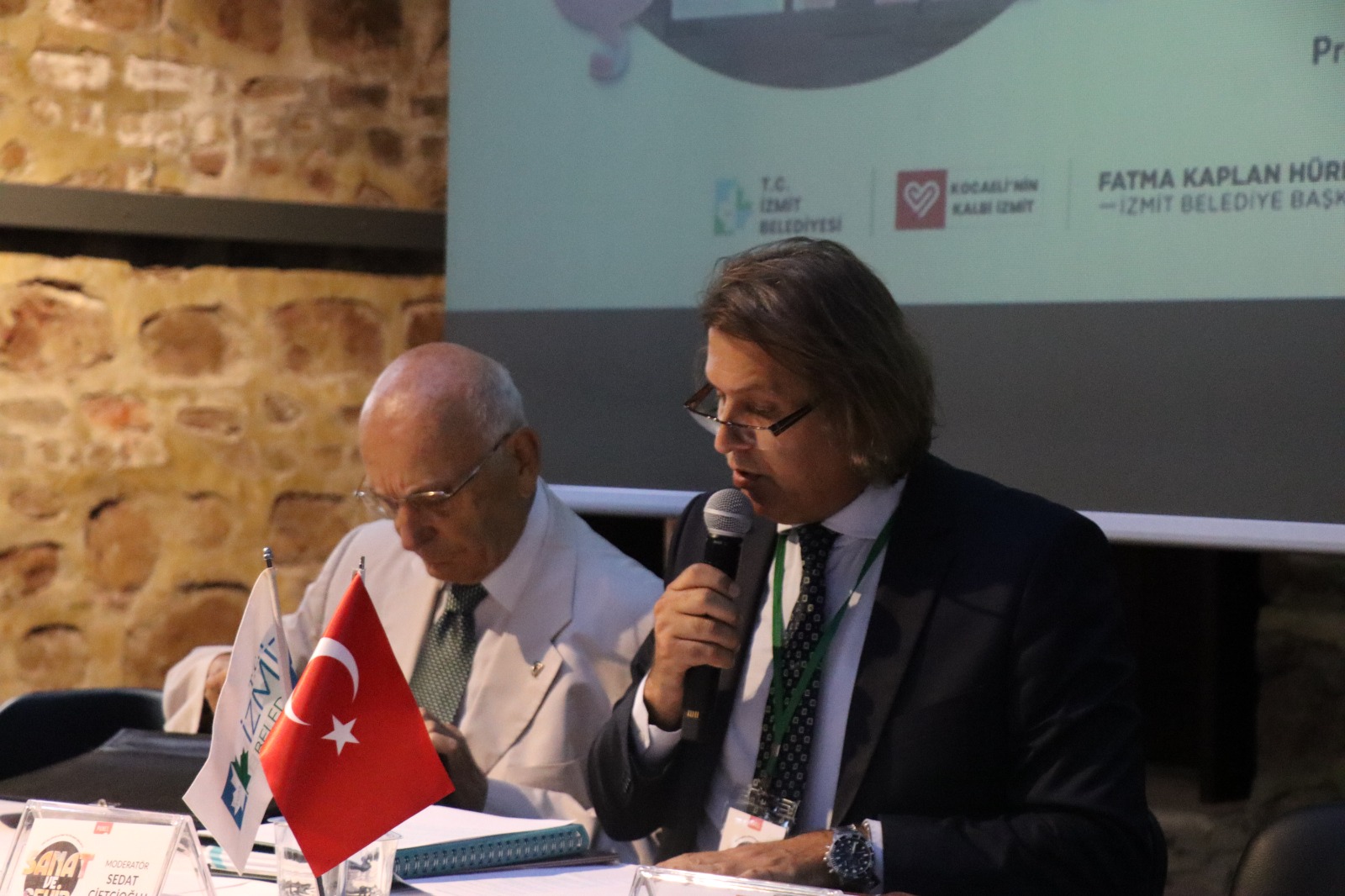 Sanatın kent dokusundaki yeri İzmit'te konuşuldu (6)