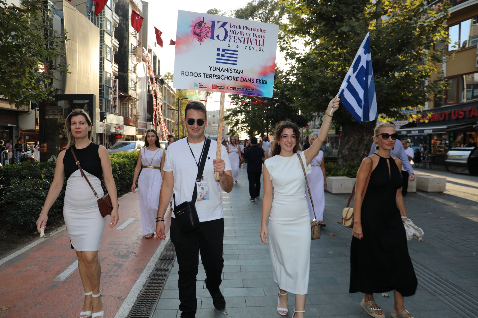 13. Uluslararası İzmit Pişmaniye Müzik ve Dans Festivali kortejle başladı (10)