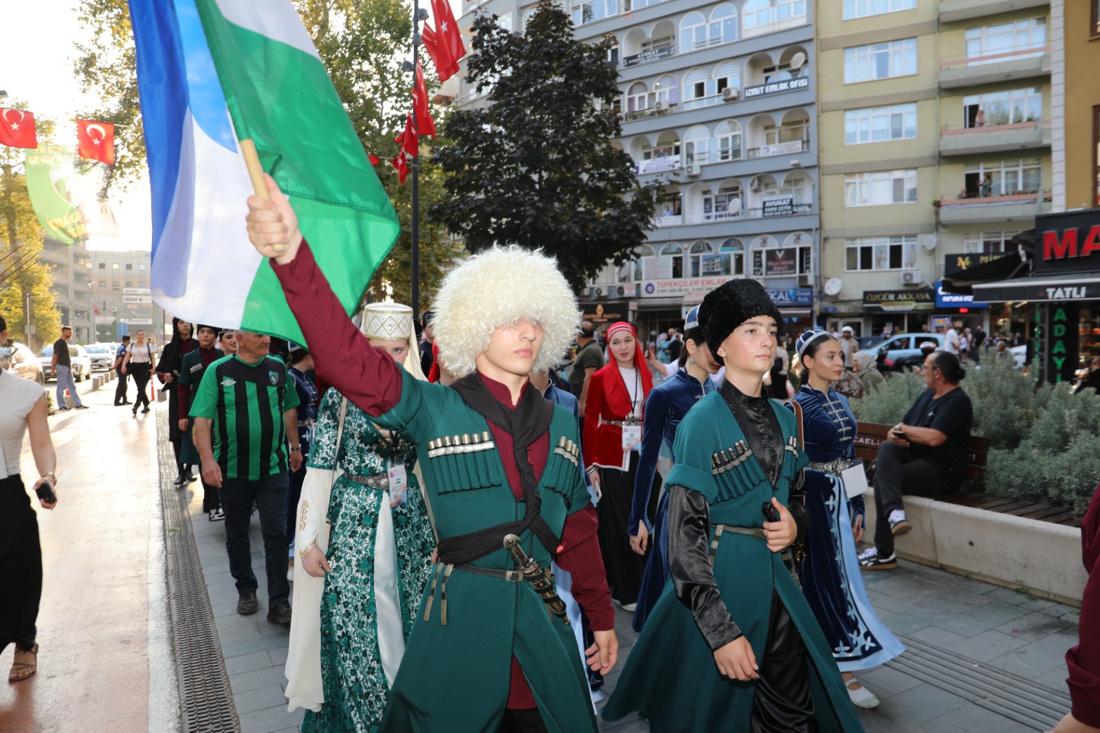 13. Uluslararası İzmit Pişmaniye Müzik ve Dans Festivali kortejle başladı (12)