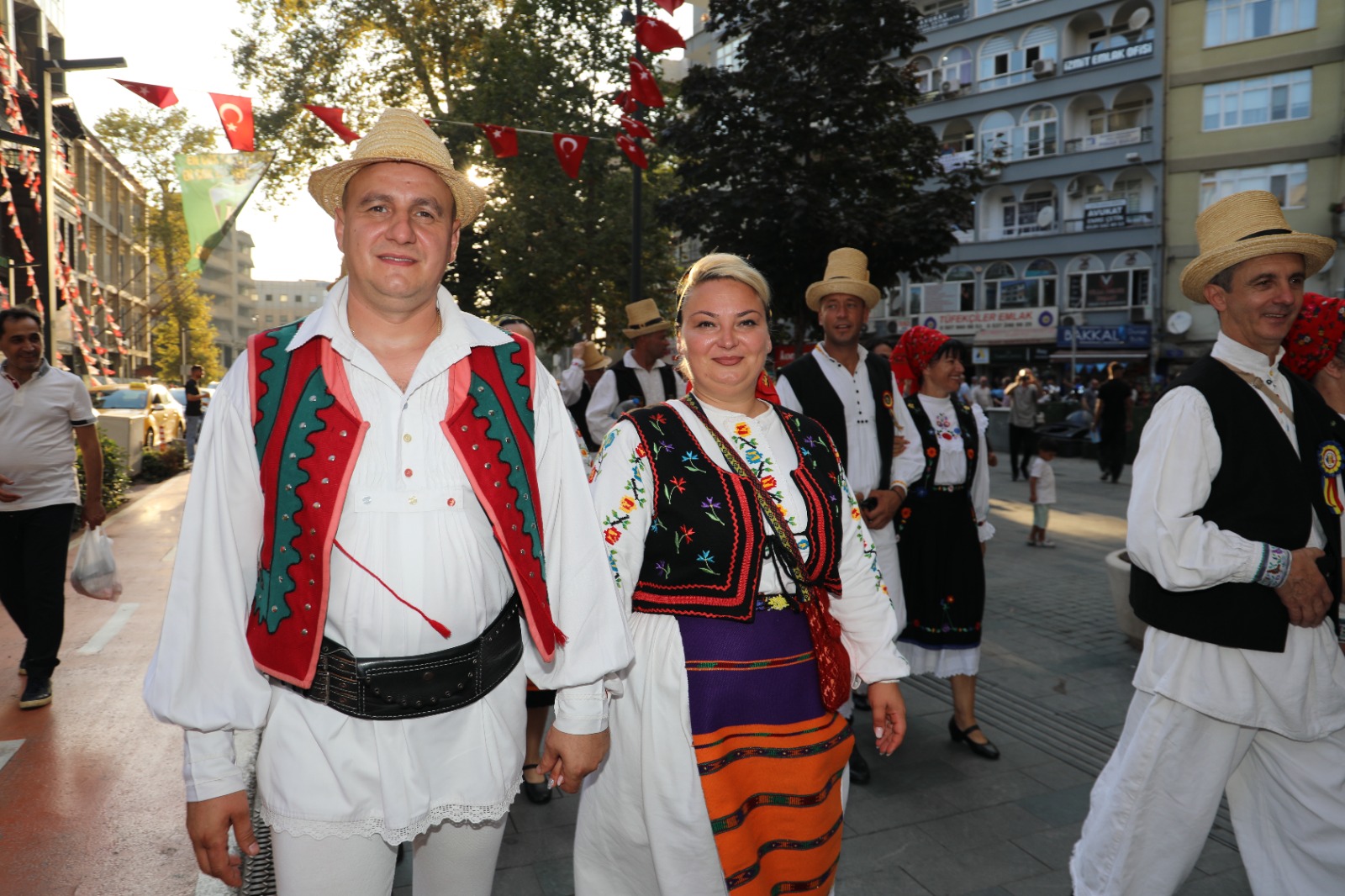 13. Uluslararası İzmit Pişmaniye Müzik ve Dans Festivali kortejle başladı (14)