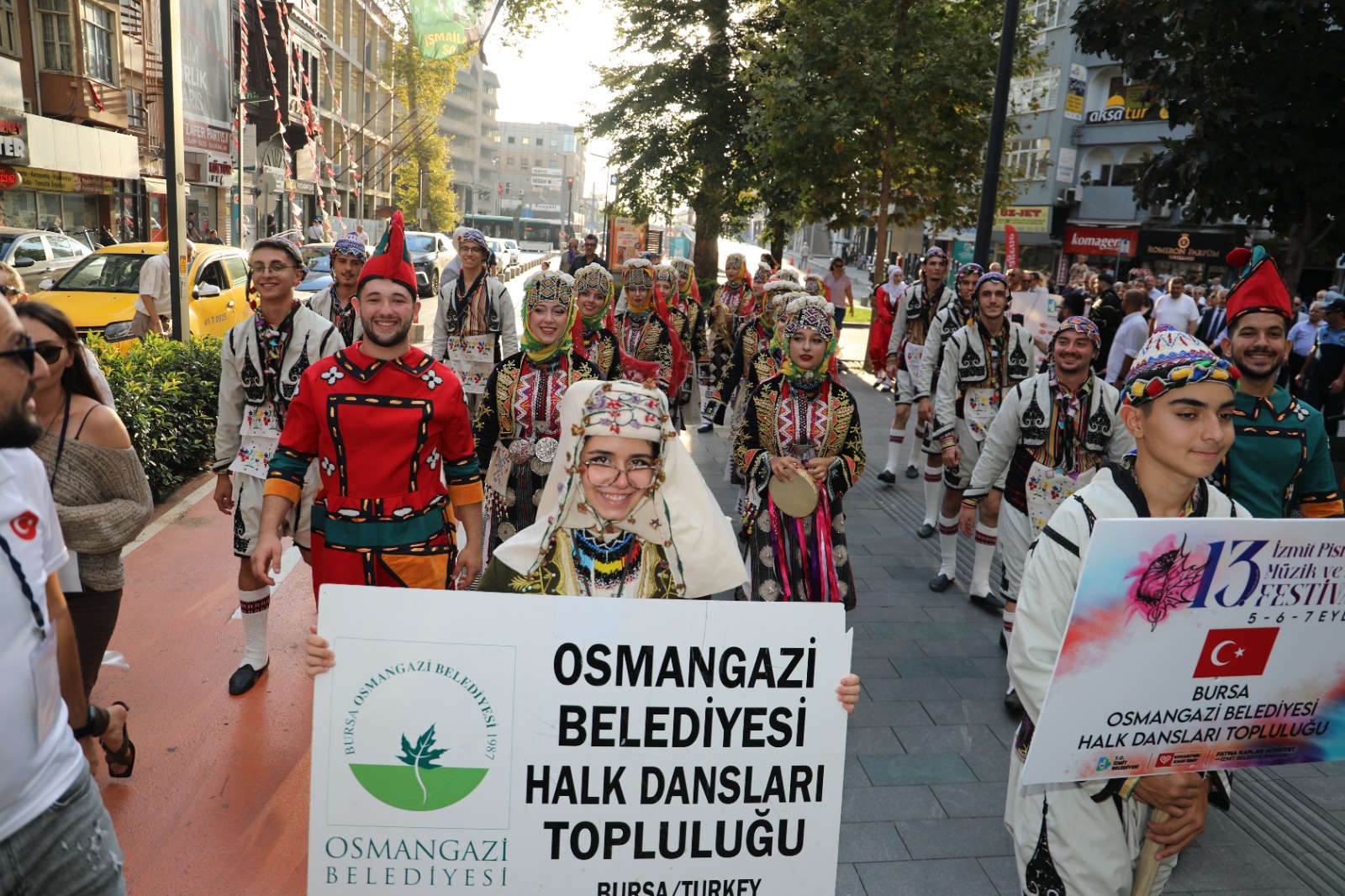 13. Uluslararası İzmit Pişmaniye Müzik ve Dans Festivali kortejle başladı (15)
