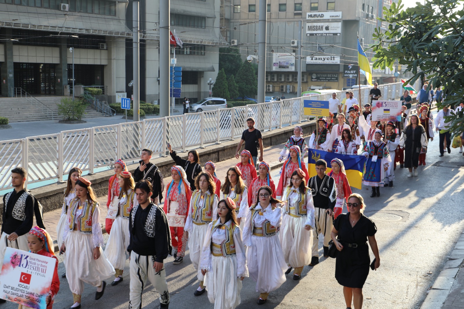 13. Uluslararası İzmit Pişmaniye Müzik ve Dans Festivali kortejle başladı (5)