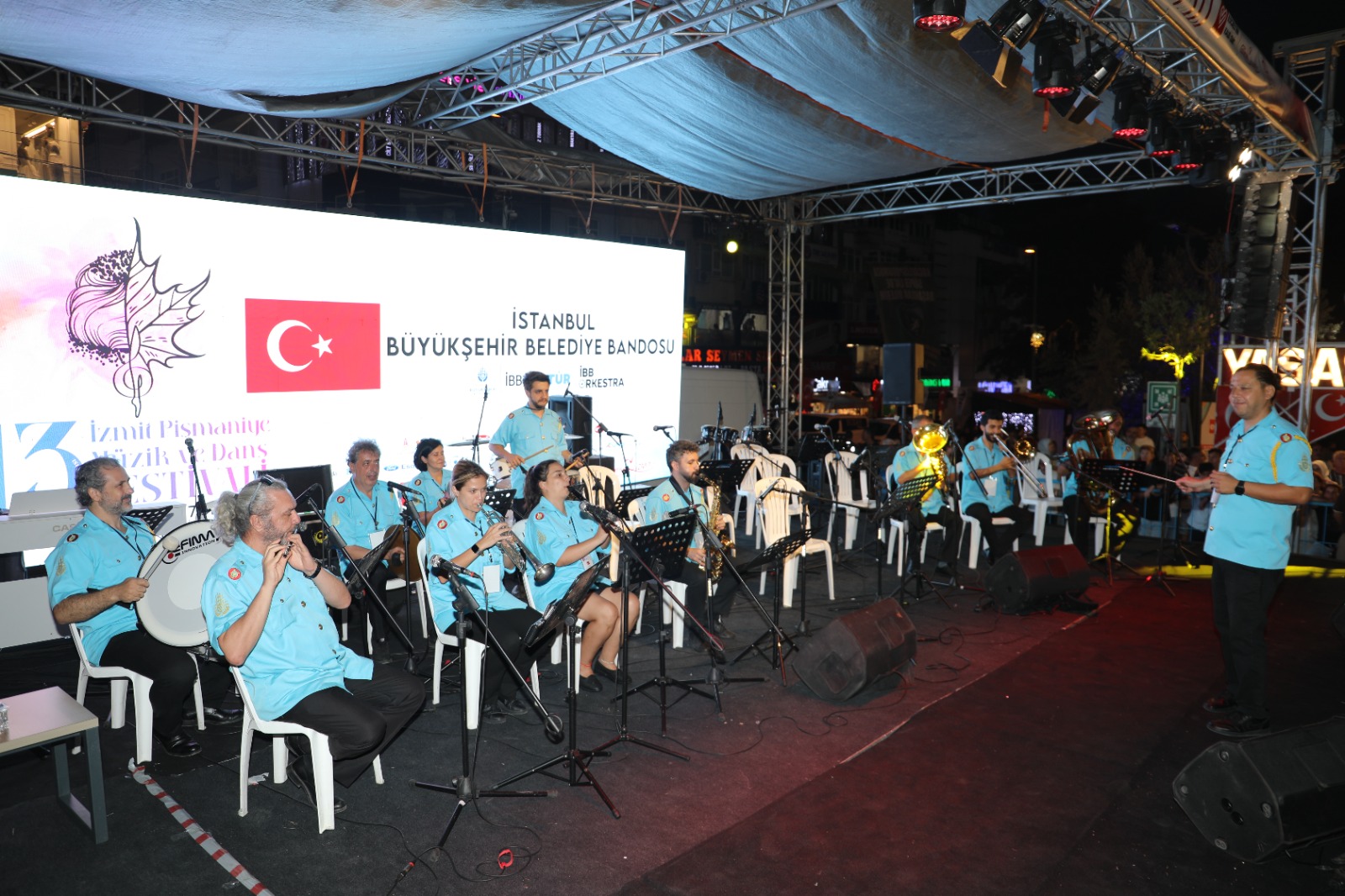 Bando ekipleri Pismaniye Festivaline büyük renk kattilar (2) Bando ekipleri Pismaniye Festivaline büyük renk kattilar (2)