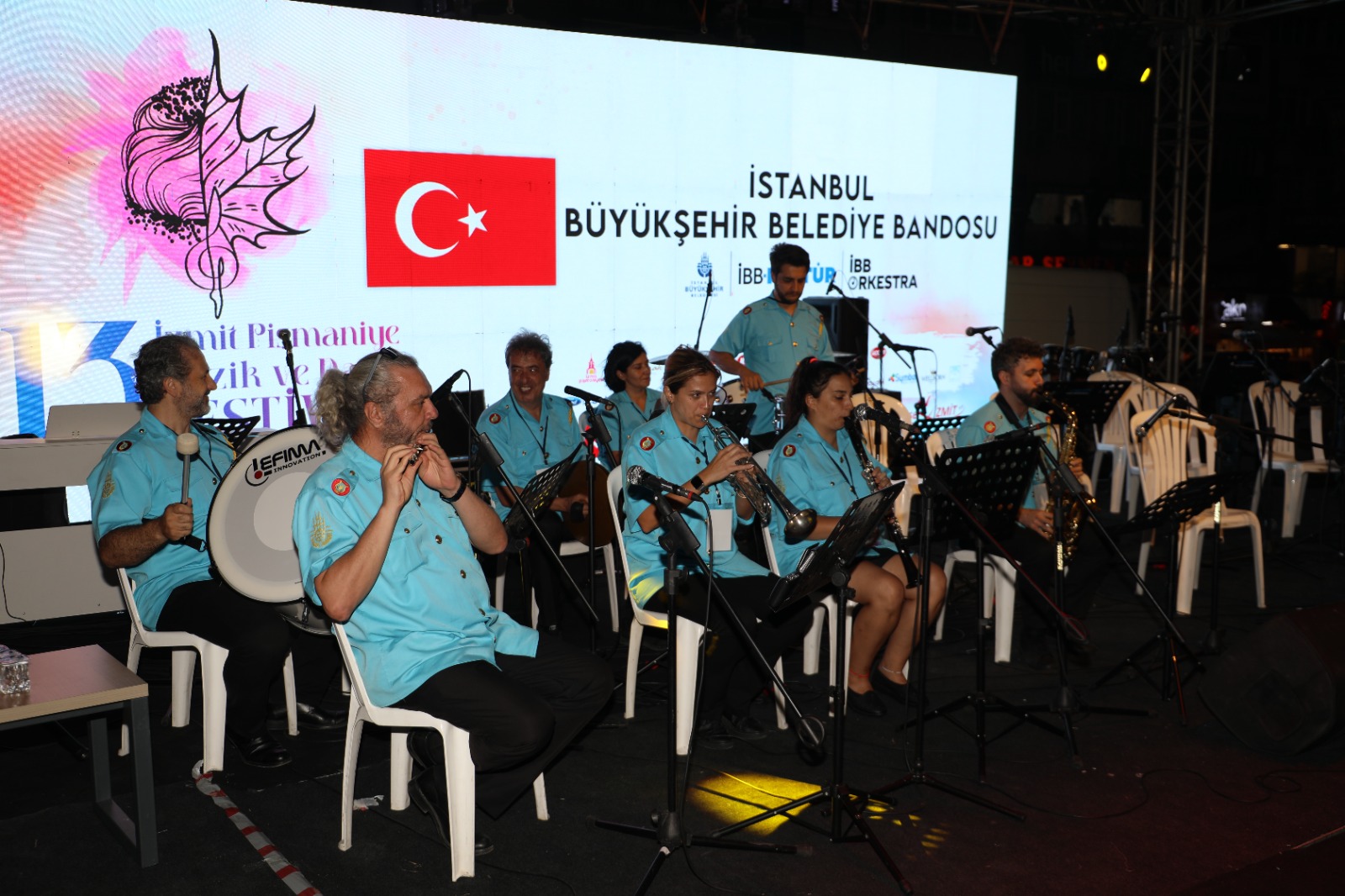 Bando ekipleri Pismaniye Festivaline büyük renk kattilar (4) Bando ekipleri Pismaniye Festivaline büyük renk kattilar (4)