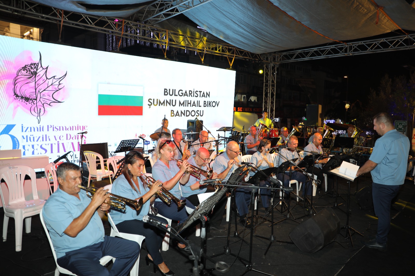 Bando ekipleri Pismaniye Festivaline büyük renk kattilar (6) Bando ekipleri Pismaniye Festivaline büyük renk kattilar (6)