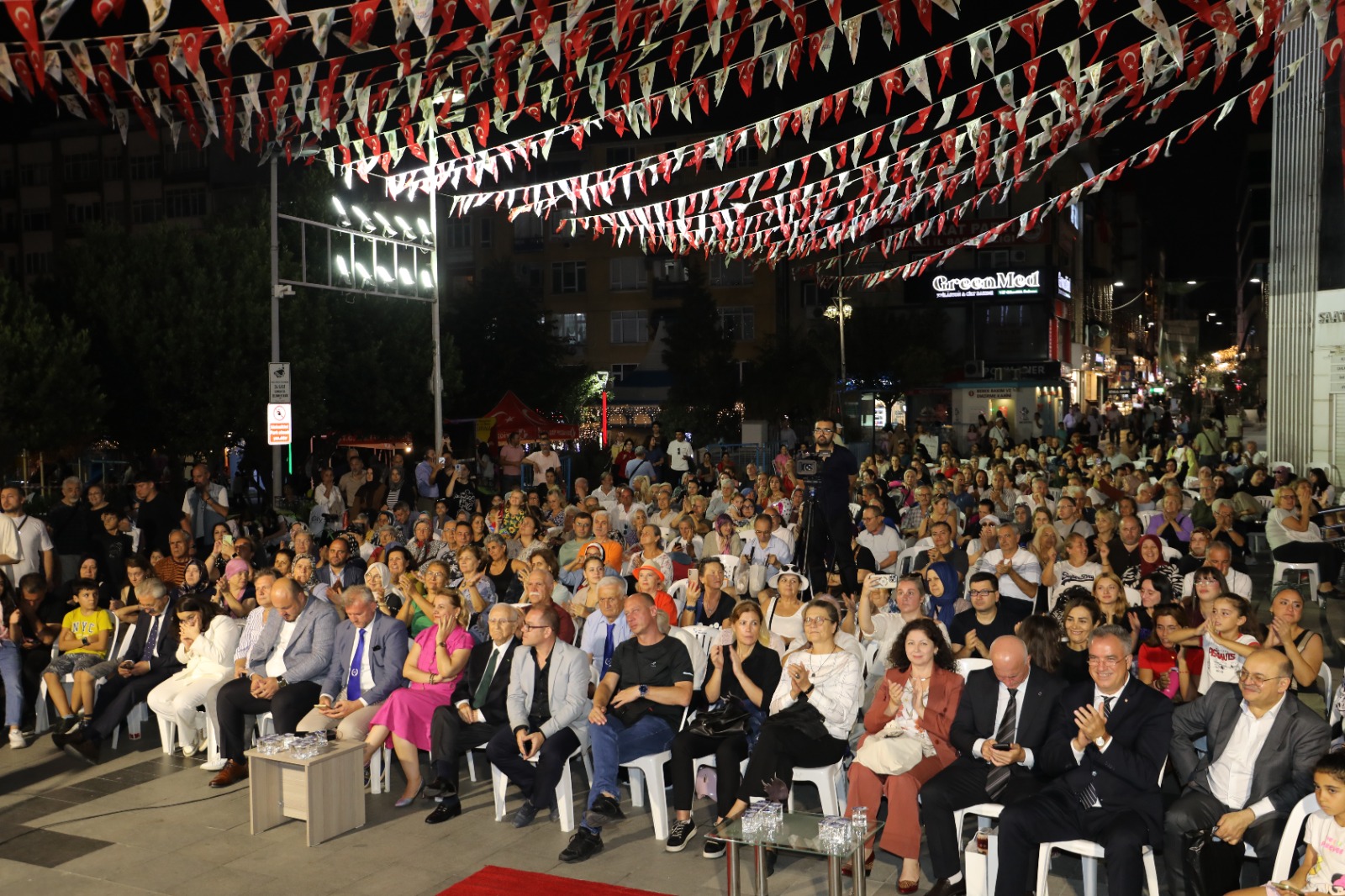Belsa Meydaninda gerçeklestirilen programa katilim yogundu