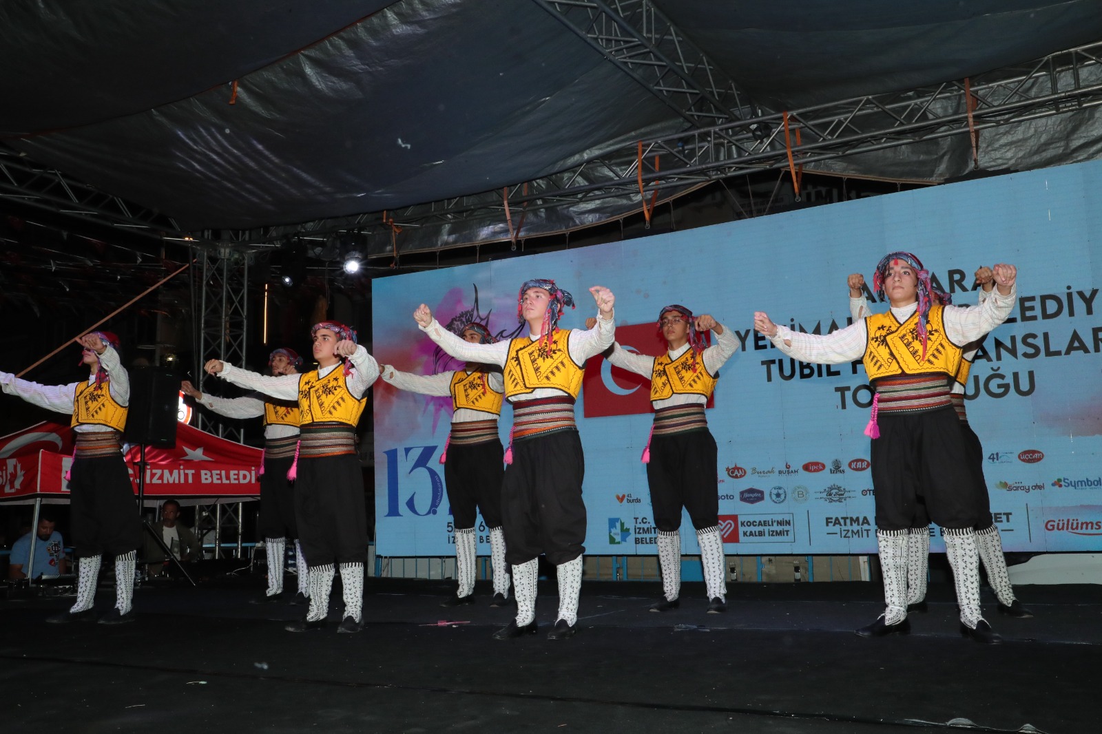 Halk Danslari Gösterisi (10)