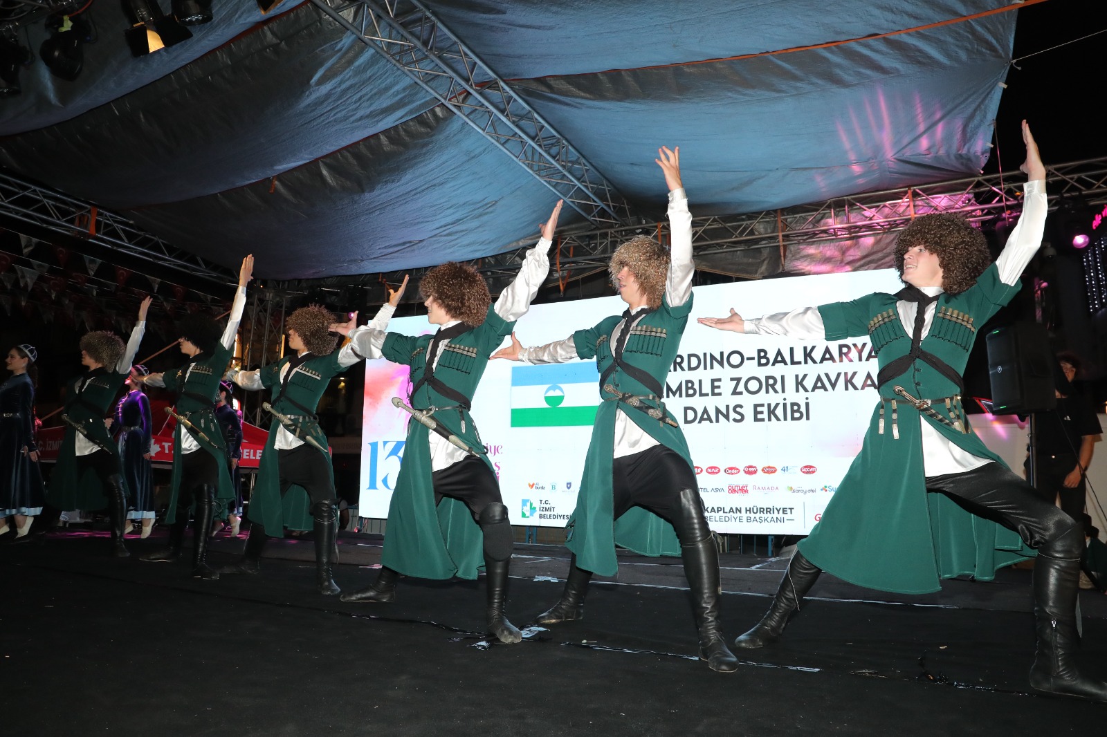 Halk Danslari Gösterisi (12)