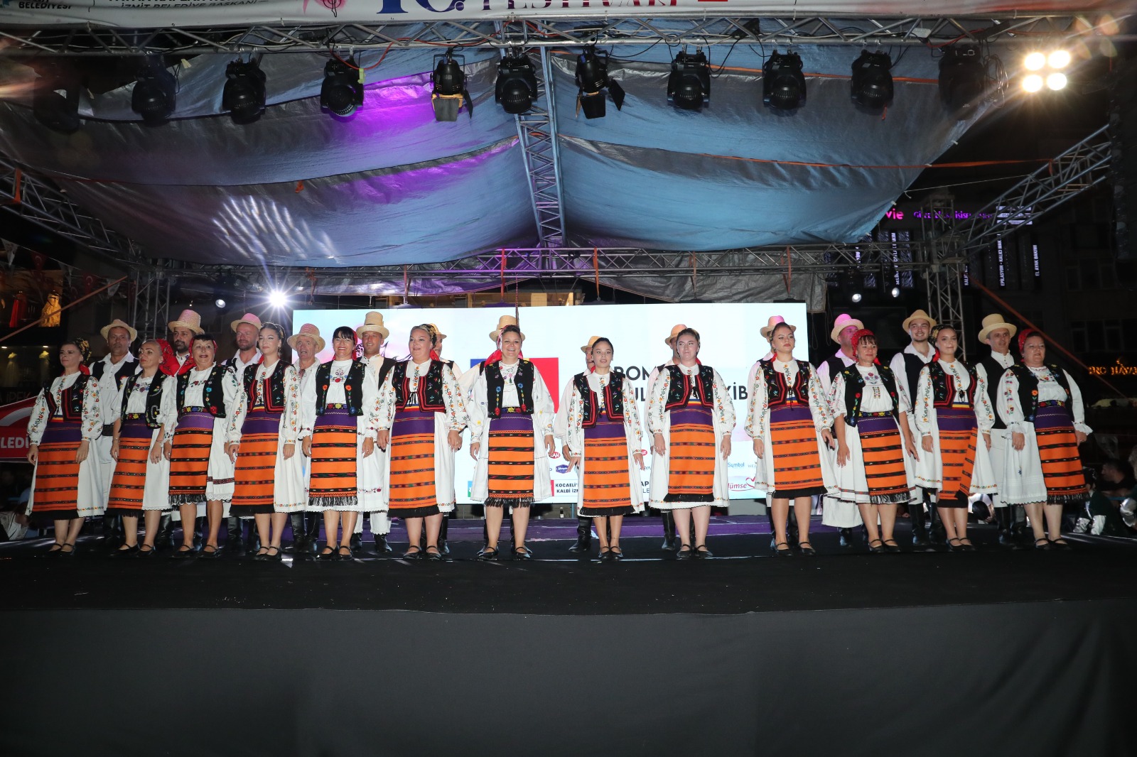 Halk Danslari Gösterisi (8)