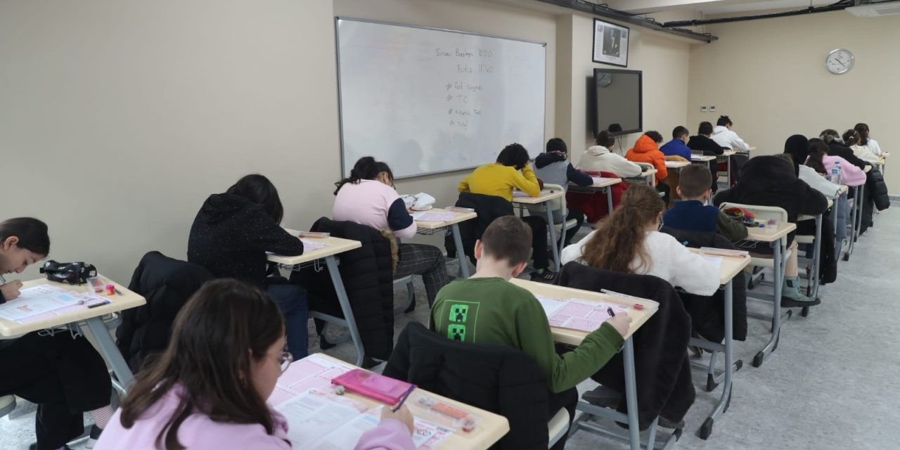 İZMİT BELEDİYESİ, LGS HAZIRLIĞINI MAHALLELERE TAŞIYOR