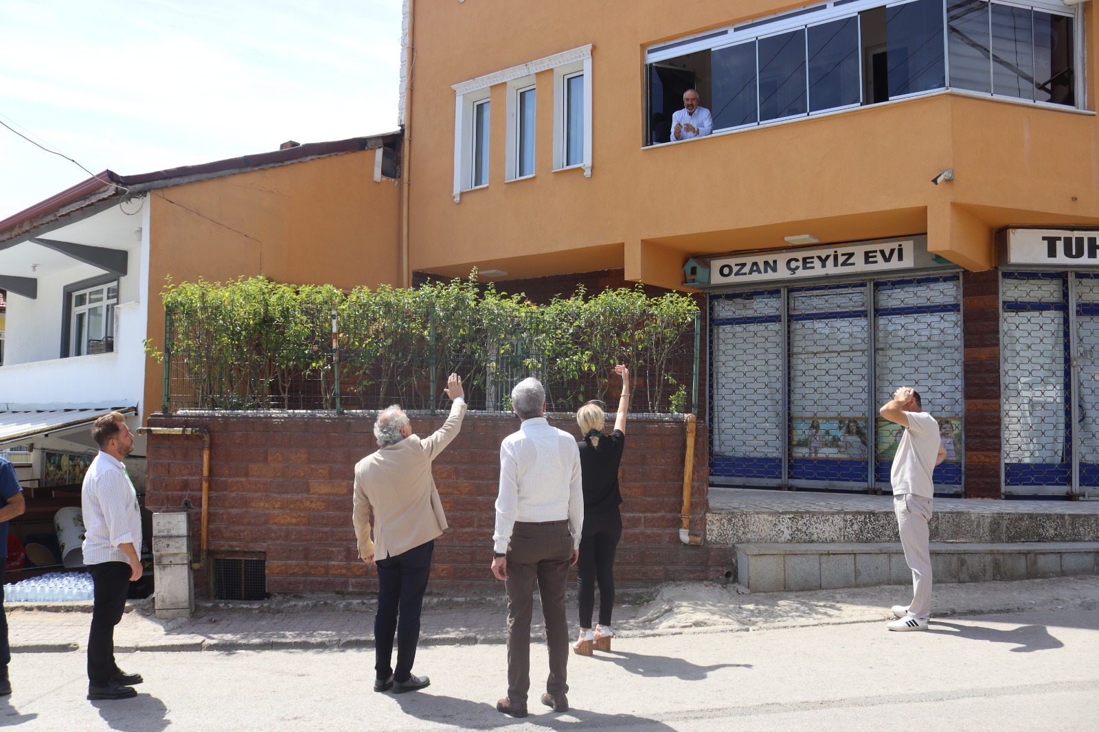 İzmit Belediyesi Tüysüzler Mahallesi’nin taleplerini yerinde dinledi (1)