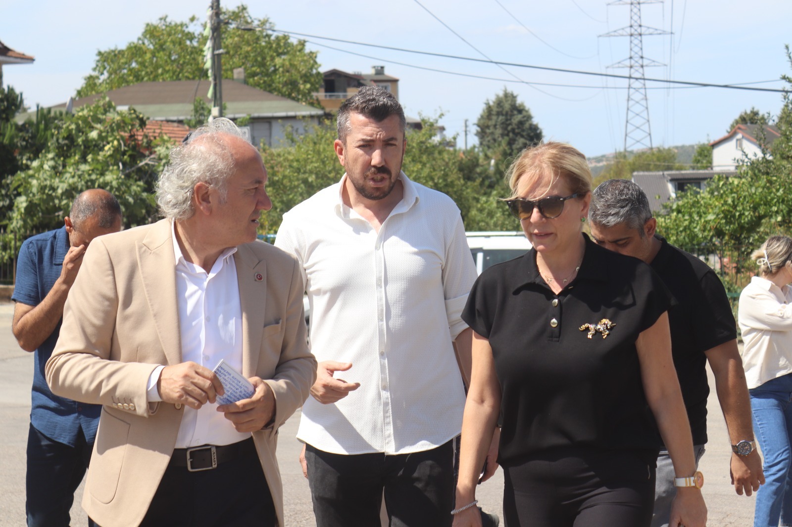 İzmit Belediyesi Tüysüzler Mahallesi’nin taleplerini yerinde dinledi (3)