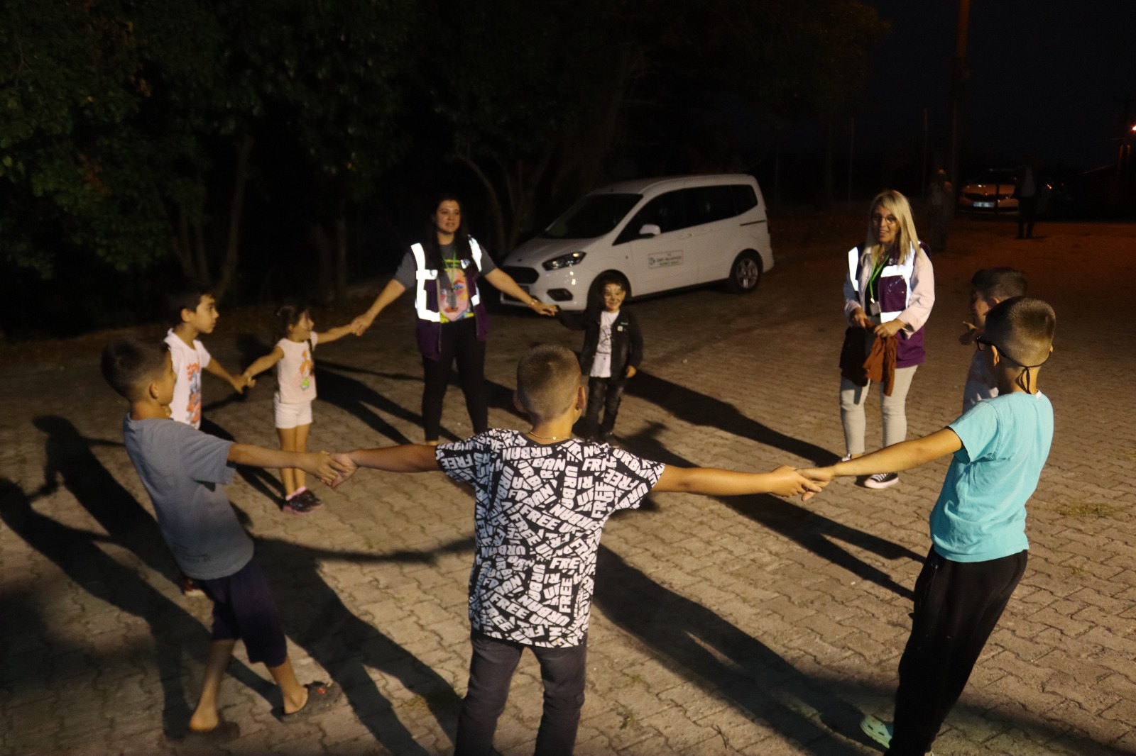 İzmit Belediyesinden Şahinlerde çocuklara unutulmaz sinema akşamı (3)