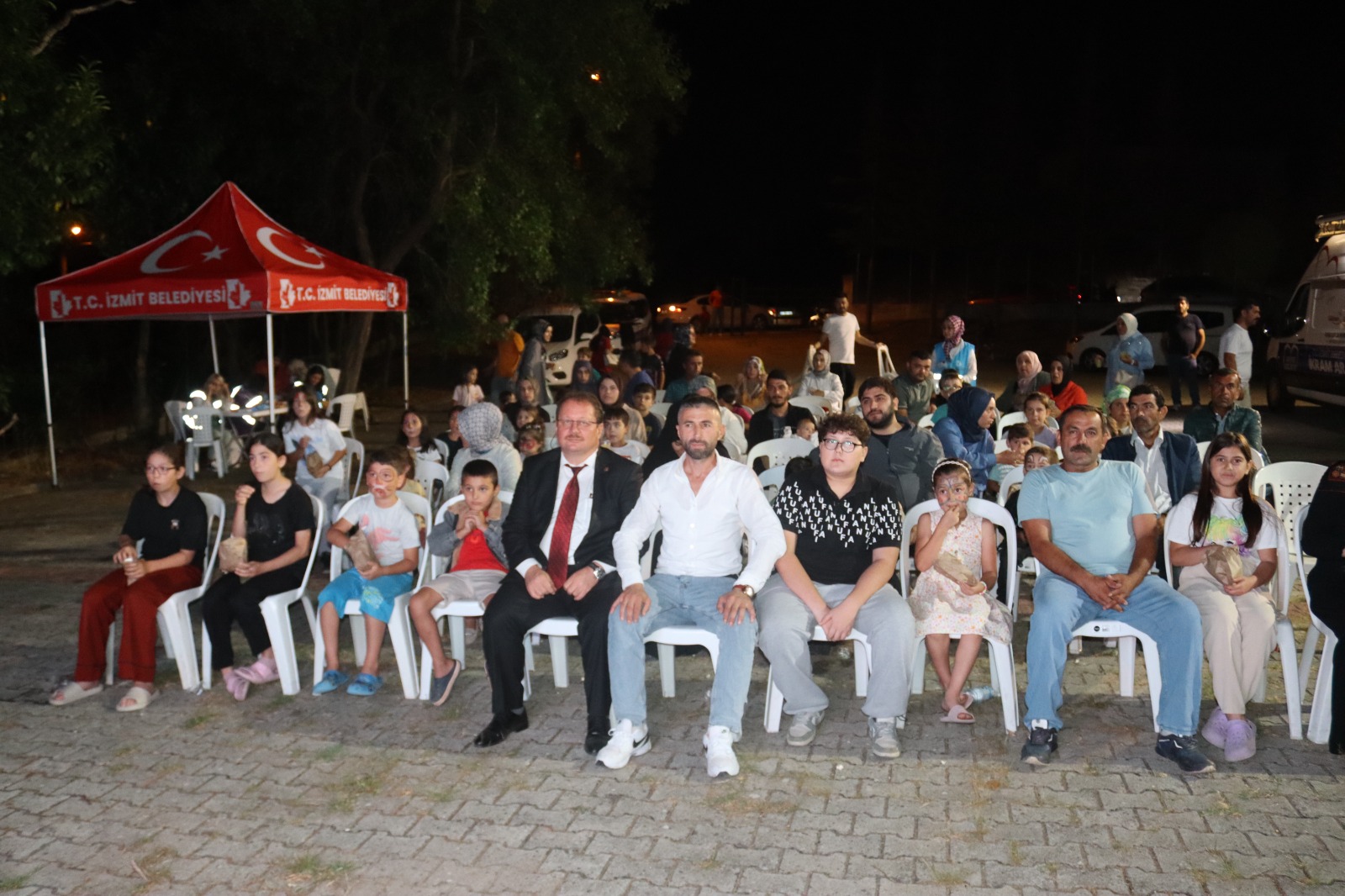 İzmit Belediyesinden Şahinlerde çocuklara unutulmaz sinema akşamı (4)