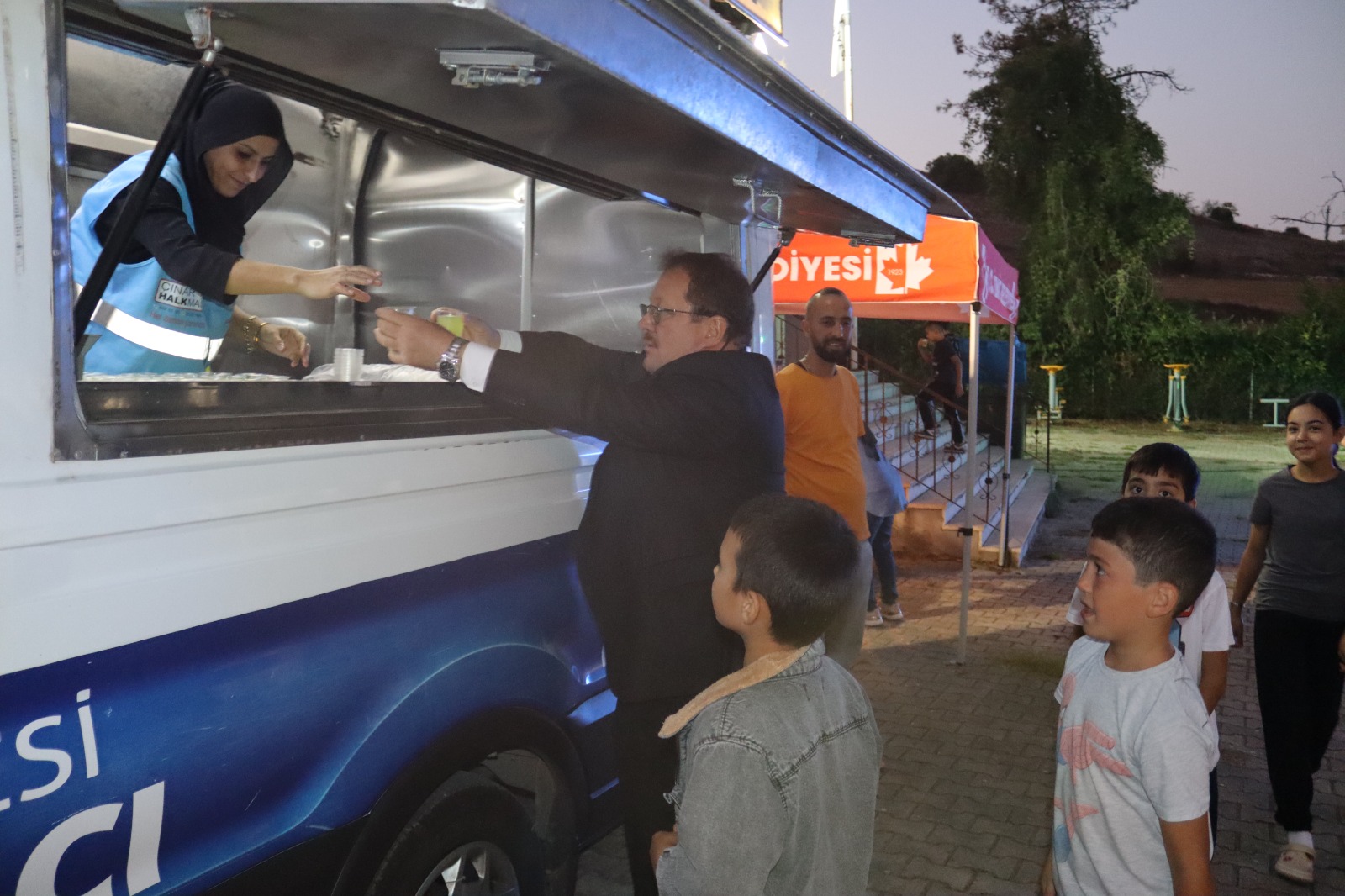 İzmit Belediyesinden Şahinlerde çocuklara unutulmaz sinema akşamı (6)