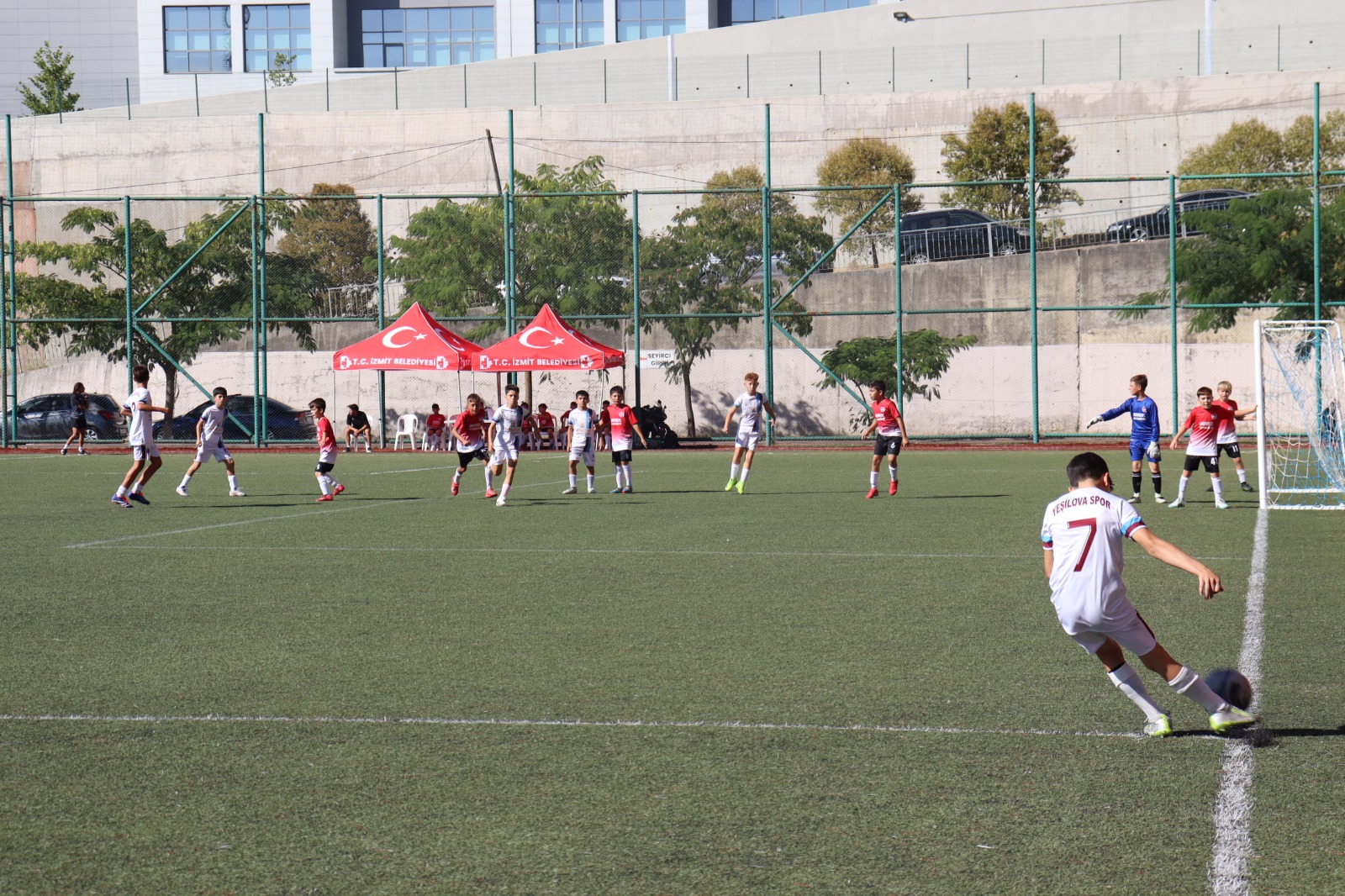 İzmit’te Zafer Bayramı futbol coşkusu yaşandı (11)