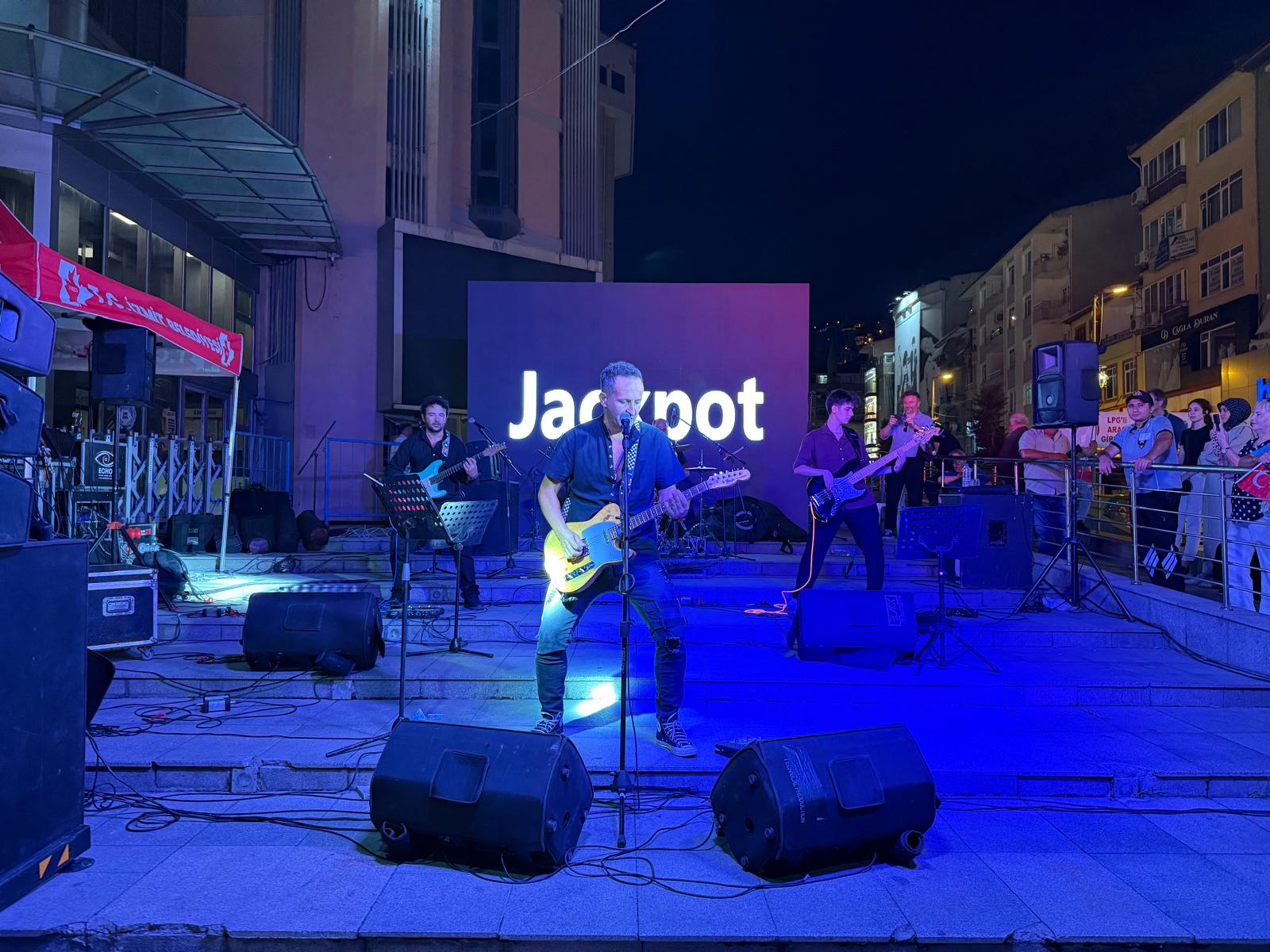 Jackpot Grubu Konseri (2)