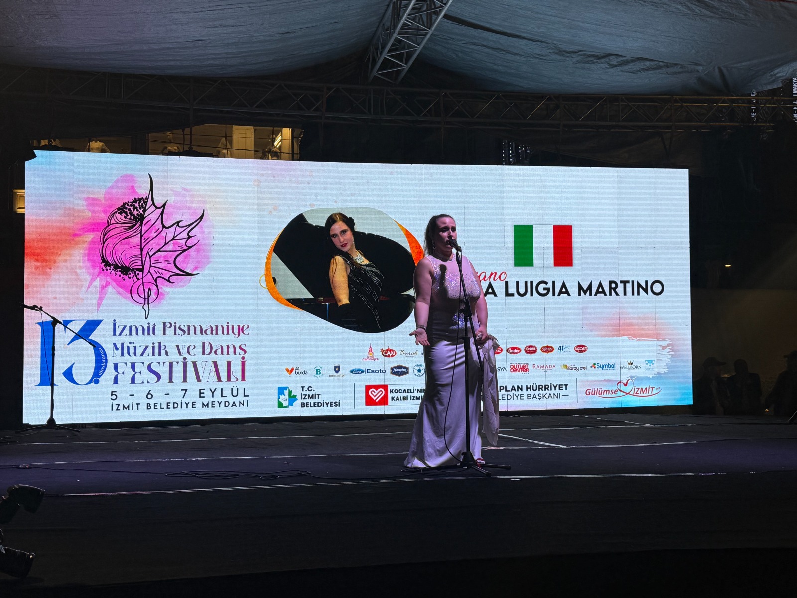 Pismaniye Festivalinin 2. Gününde halk danslari ekiplerinden muhtesem performanslar (20) Pismaniye Festivalinin 2. Gününde halk danslari ekiplerinden muhtesem performanslar (20)