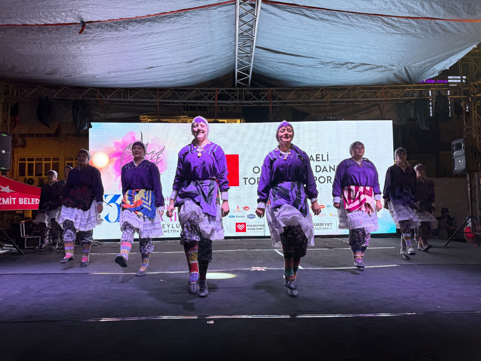 Pismaniye Festivalinin 2. Gününde halk danslari ekiplerinden muhtesem performanslar (27) Pismaniye Festivalinin 2. Gününde halk danslari ekiplerinden muhtesem performanslar (27)
