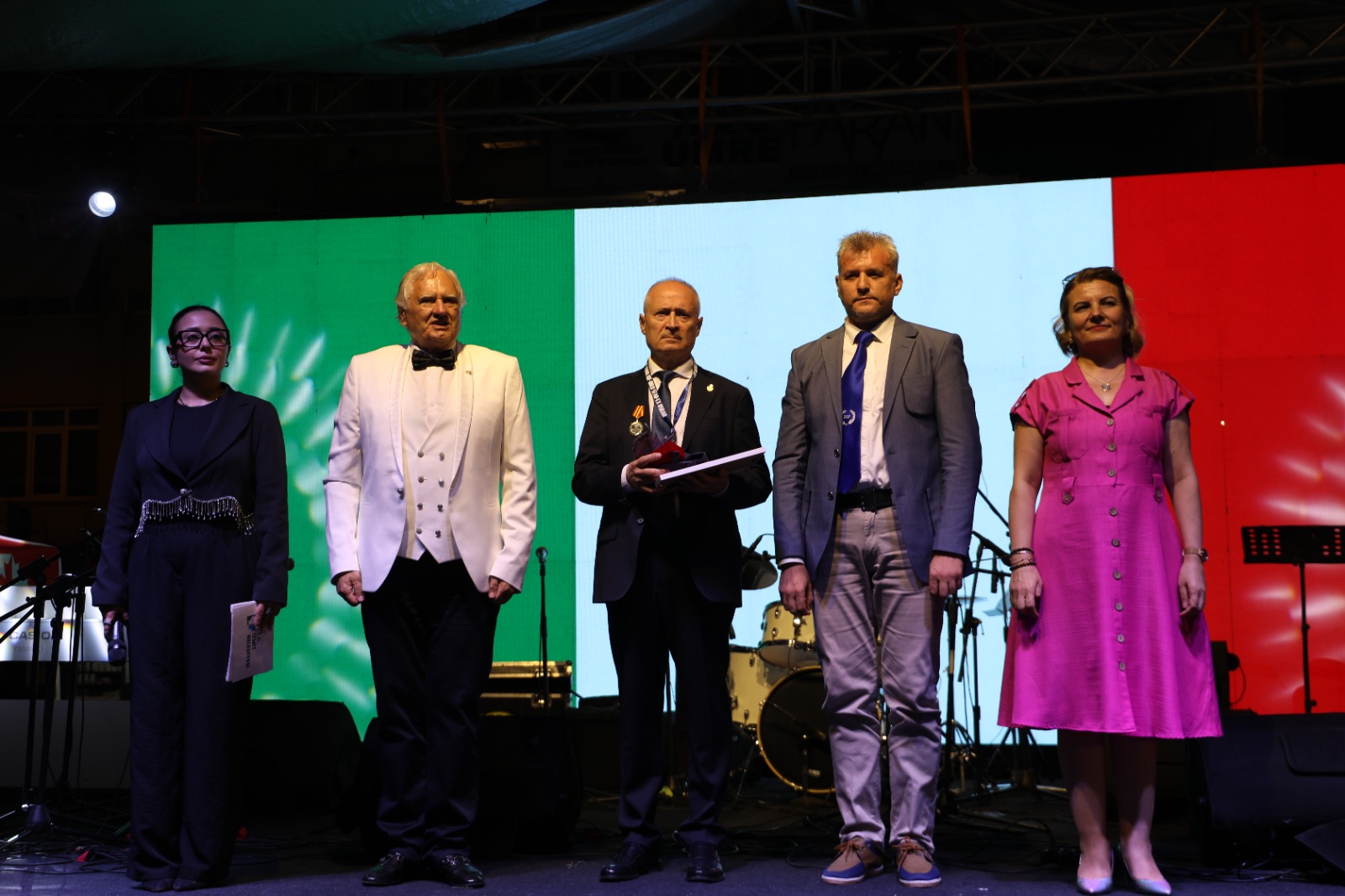 San Giovanni Rotondo Belediye Baskani Filippo Barbano'ya ödülü takdim edildi