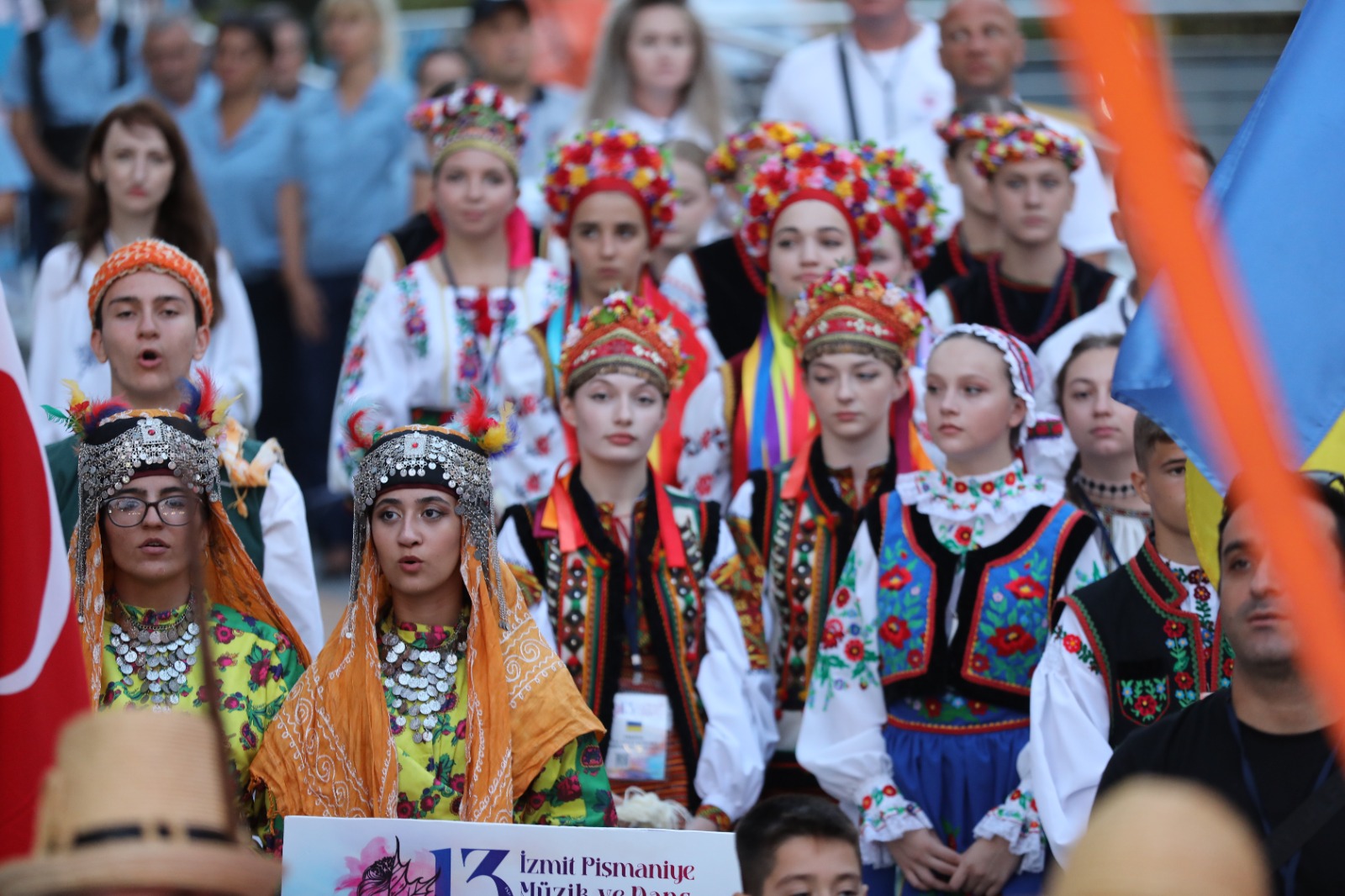 program renkli anlara sahne oldu program renkli anlara sahne oldu