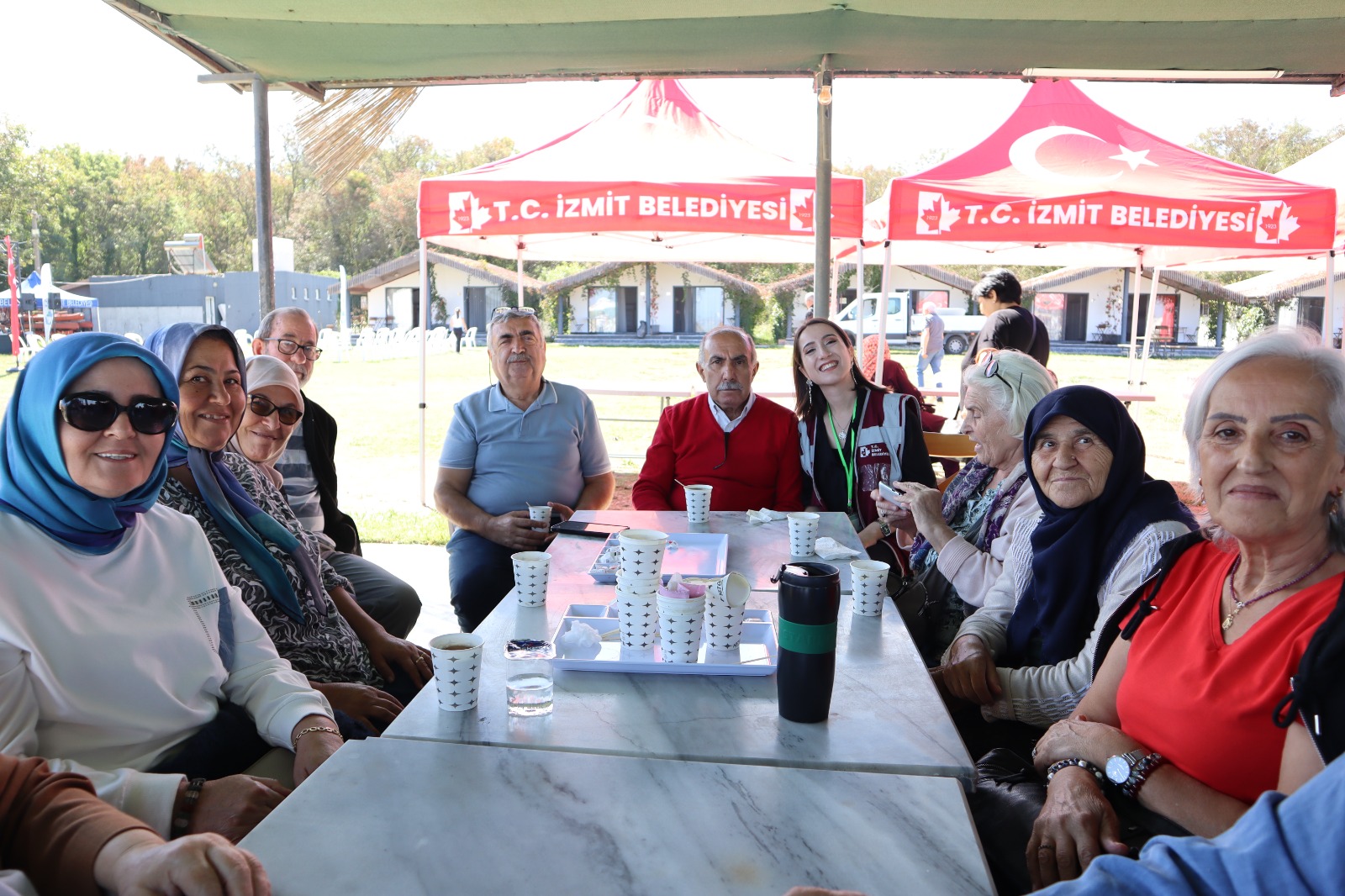 Asirlik çinarlar Dünya Yaslilar Günü sebebiyle Sarisu'da bulustu (13) Asirlik çinarlar Dünya Yaslilar Günü sebebiyle Sarisu'da bulustu (13)