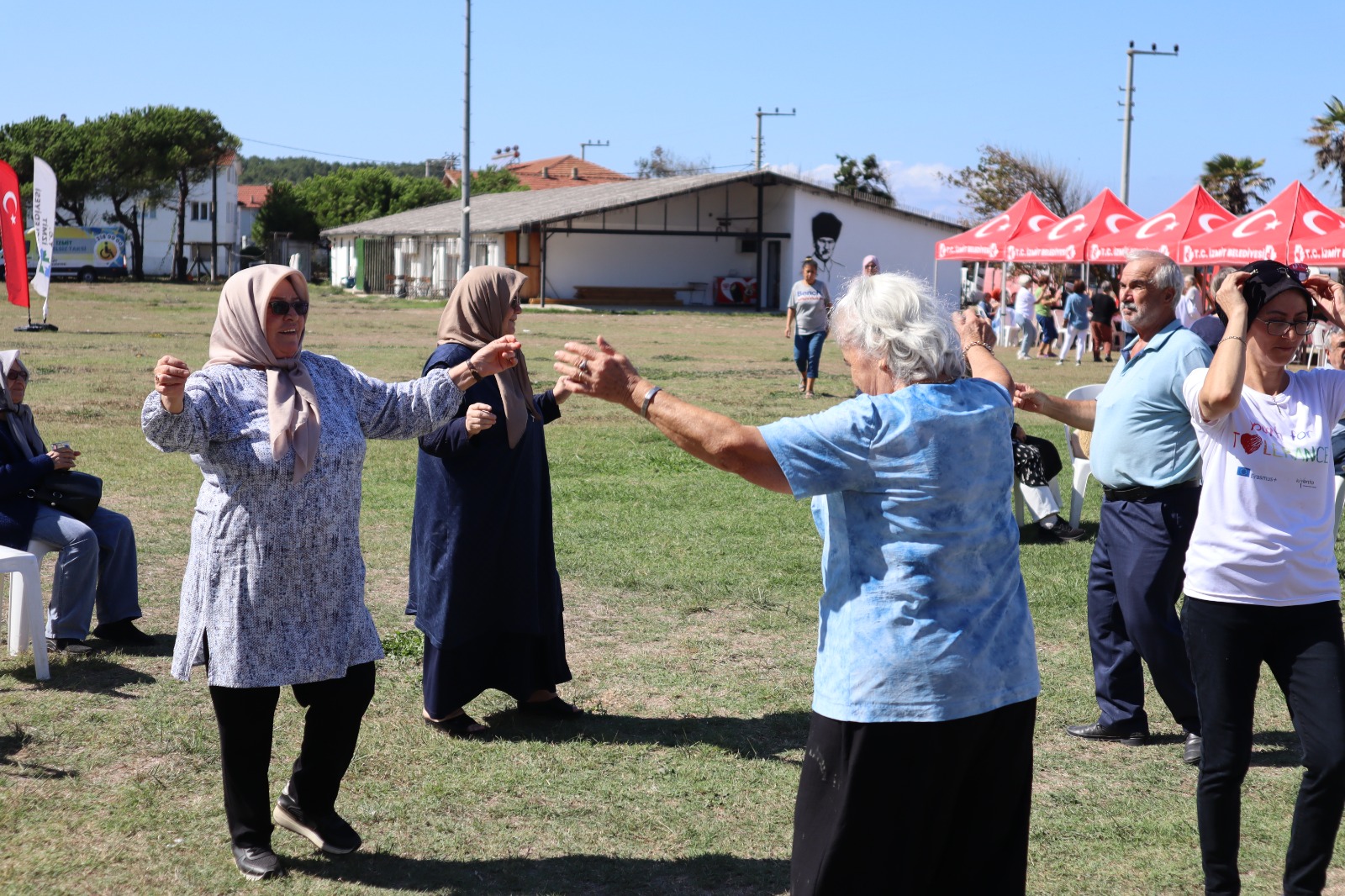 Asirlik çinarlar Dünya Yaslilar Günü sebebiyle Sarisu'da bulustu (15) Asirlik çinarlar Dünya Yaslilar Günü sebebiyle Sarisu'da bulustu (15)