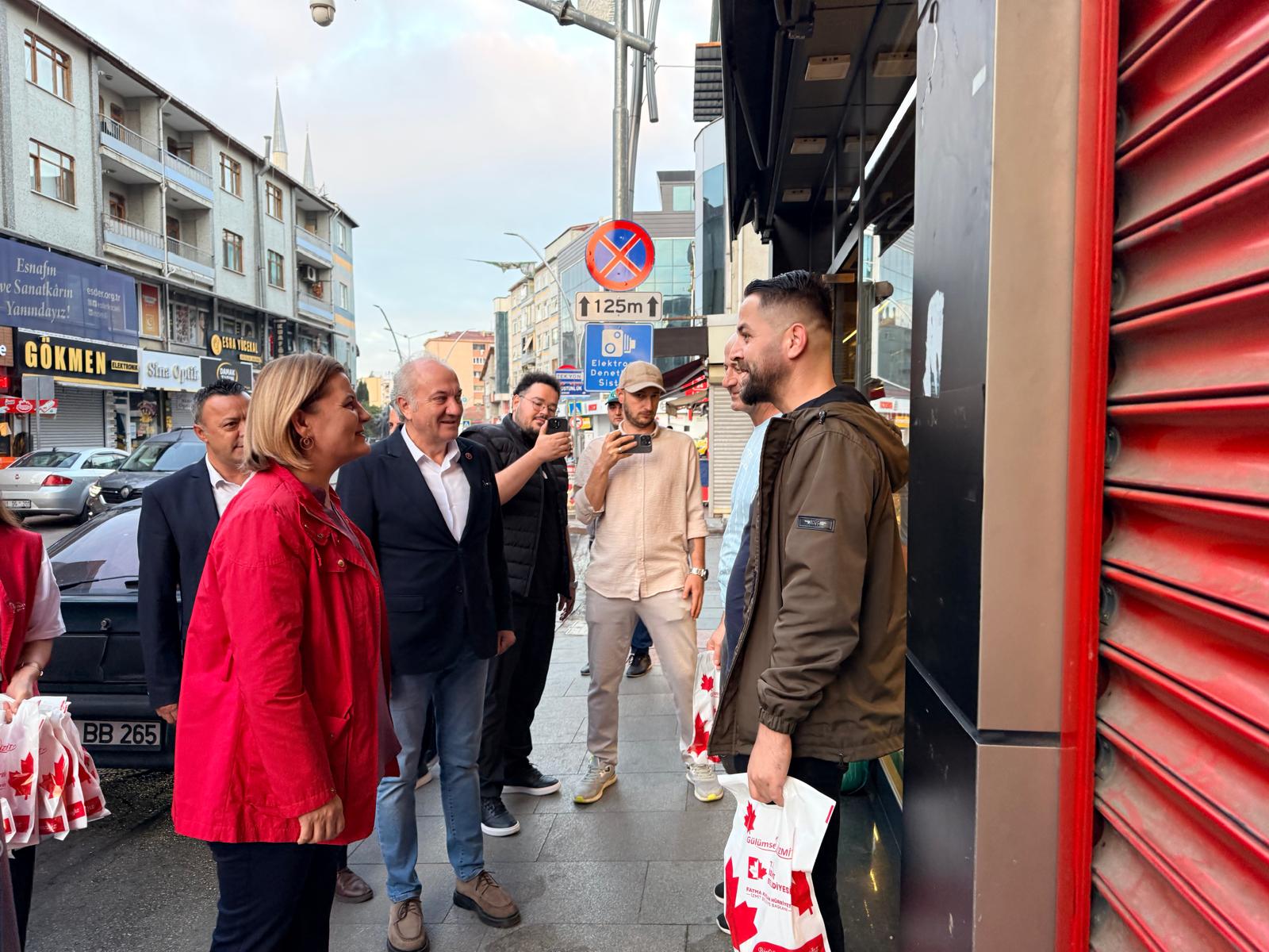 Başkan Hürriyet, güne Üçyol ve Bekirdere’de emekçilerle başladı (3) Başkan Hürriyet, güne Üçyol ve Bekirdere’de emekçilerle başladı (3)
