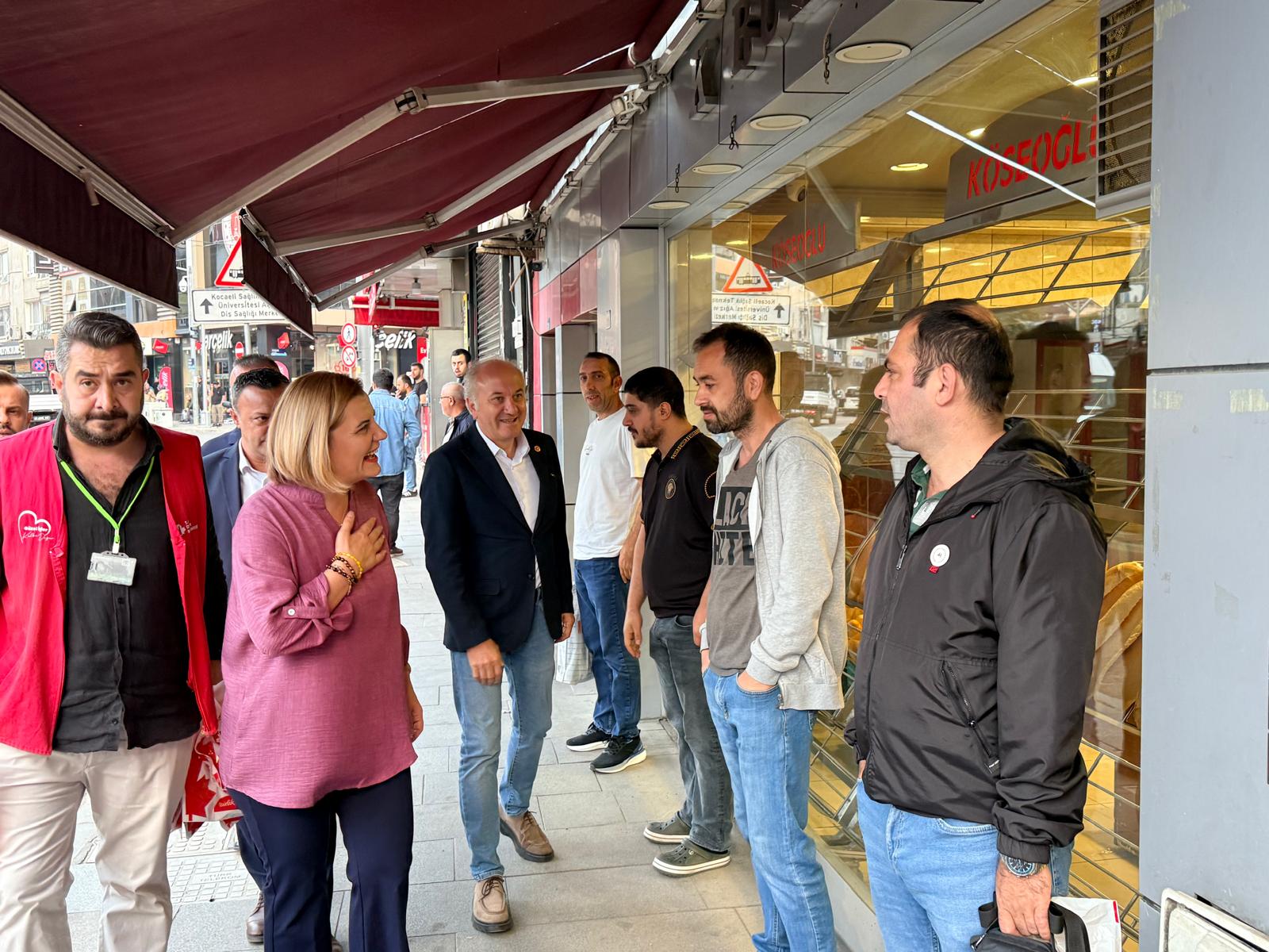 Başkan Hürriyet, güne Üçyol ve Bekirdere’de emekçilerle başladı (8) Başkan Hürriyet, güne Üçyol ve Bekirdere’de emekçilerle başladı (8)