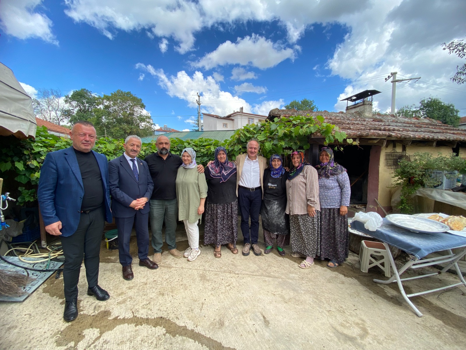 Durhasan’da talepler yerinde incelendi, yeni projeler planlandı (6) Durhasan’da talepler yerinde incelendi, yeni projeler planlandı (6)