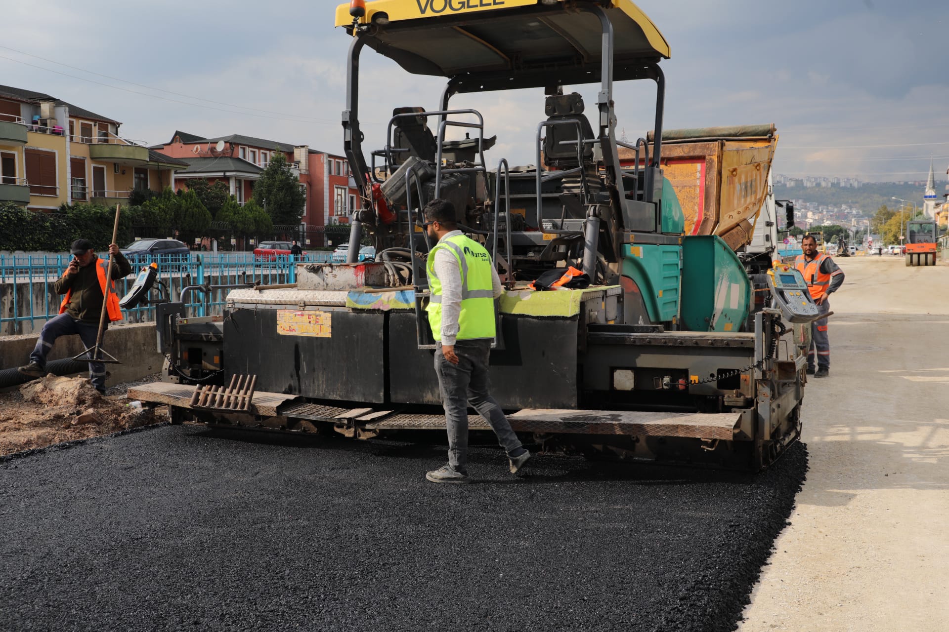 İzmit Belediyesi, Alikahya’da yıpranan yolları modern görünüme kavuşturuyor (10)