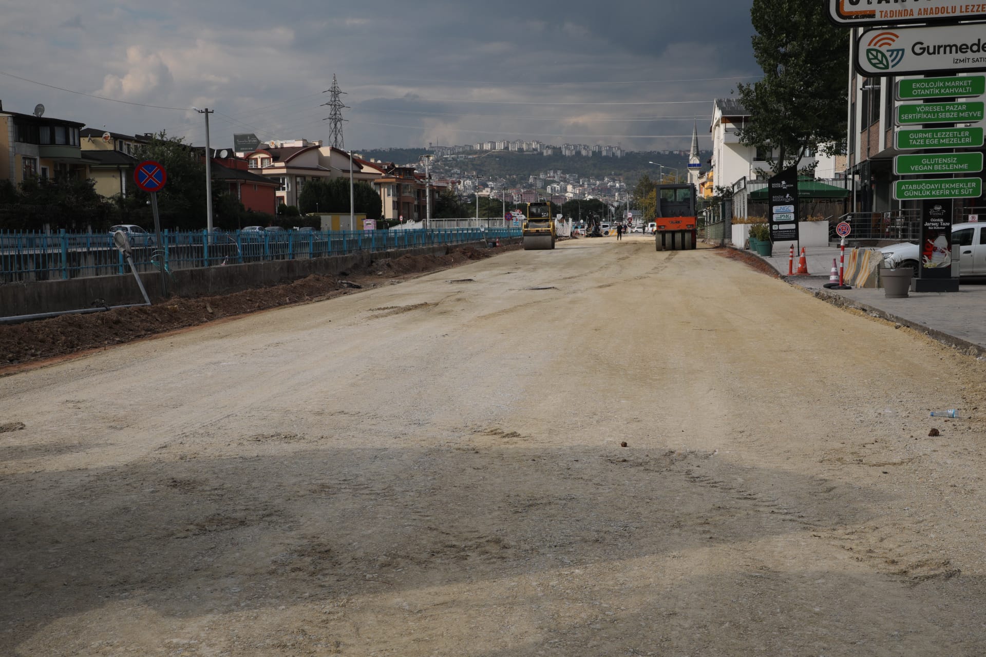 İzmit Belediyesi, Alikahya’da yıpranan yolları modern görünüme kavuşturuyor (11)