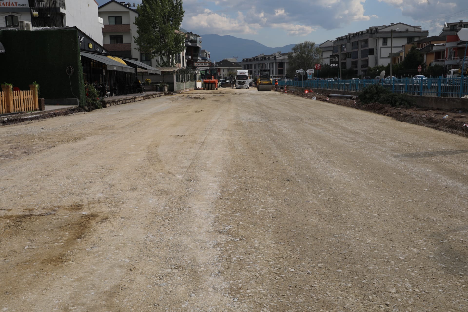 İzmit Belediyesi, Alikahya’da yıpranan yolları modern görünüme kavuşturuyor (5)
